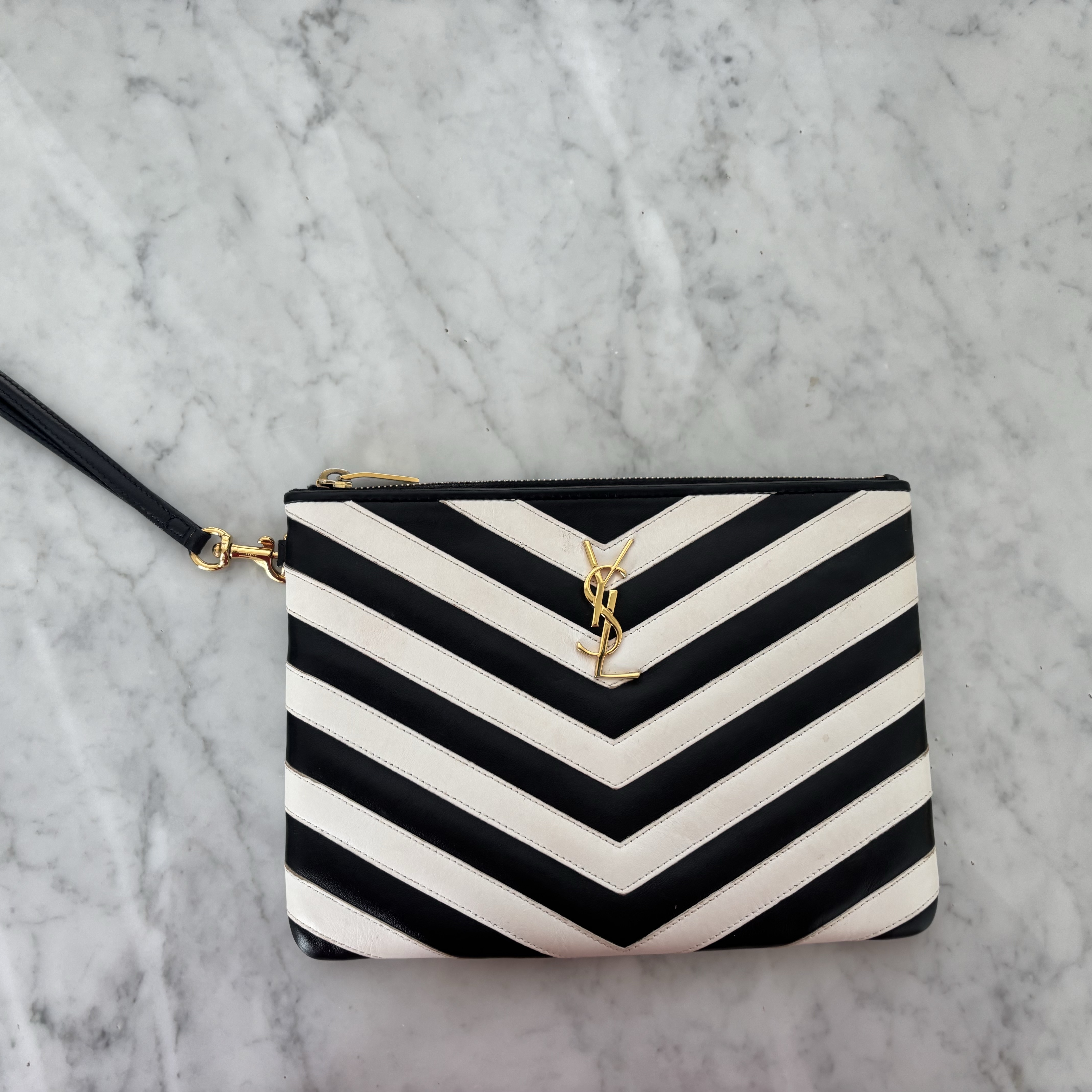 Saint Laurent Jolie Chevron Clutch Other Leather Never worn - Model View