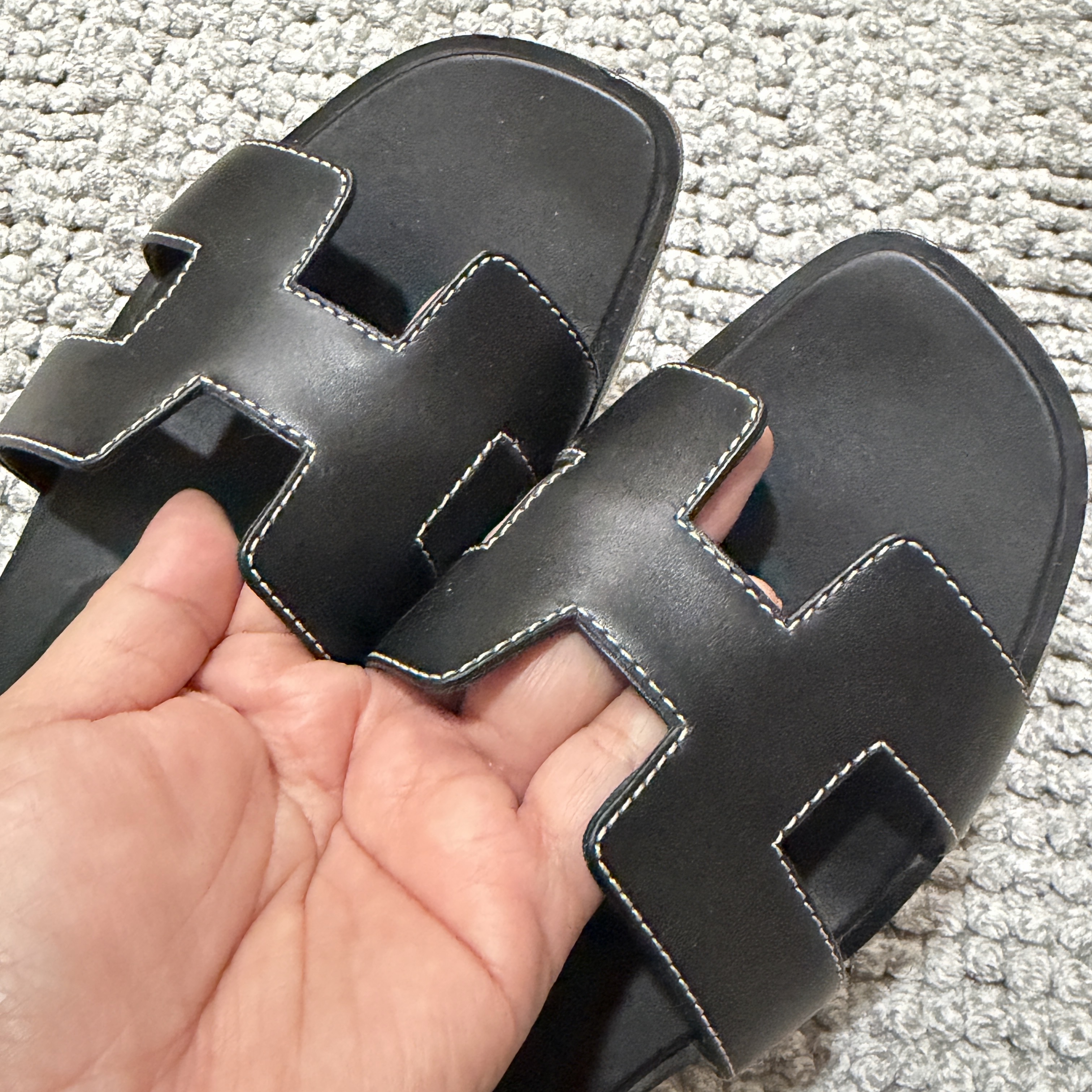 Hermès Oran Black Leather Very good condition - Inside View