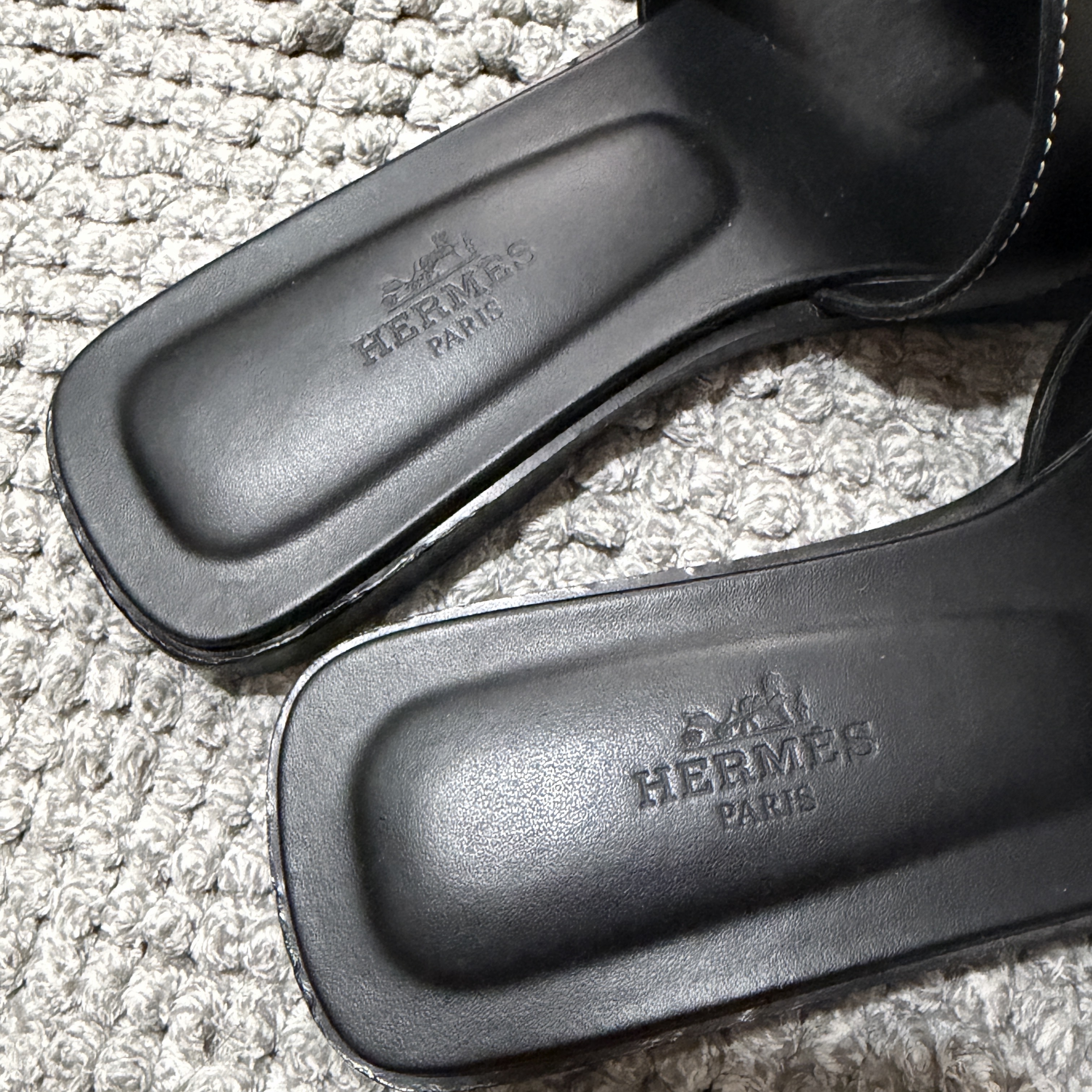 Hermès Oran Black Leather Very good condition - Model View