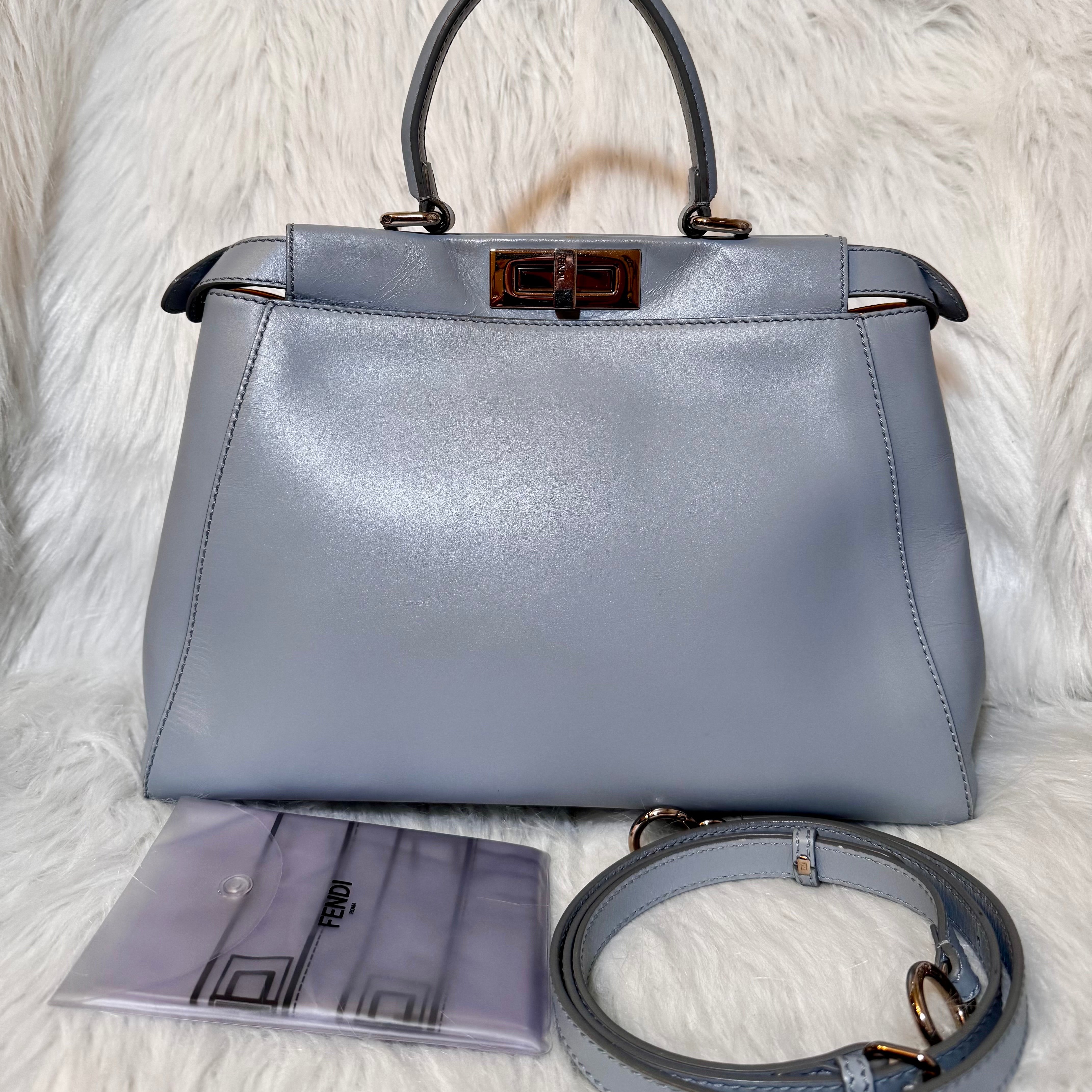 Fendi Medium Peekaboo Light Blue Blue Leather Very good condition - Box View