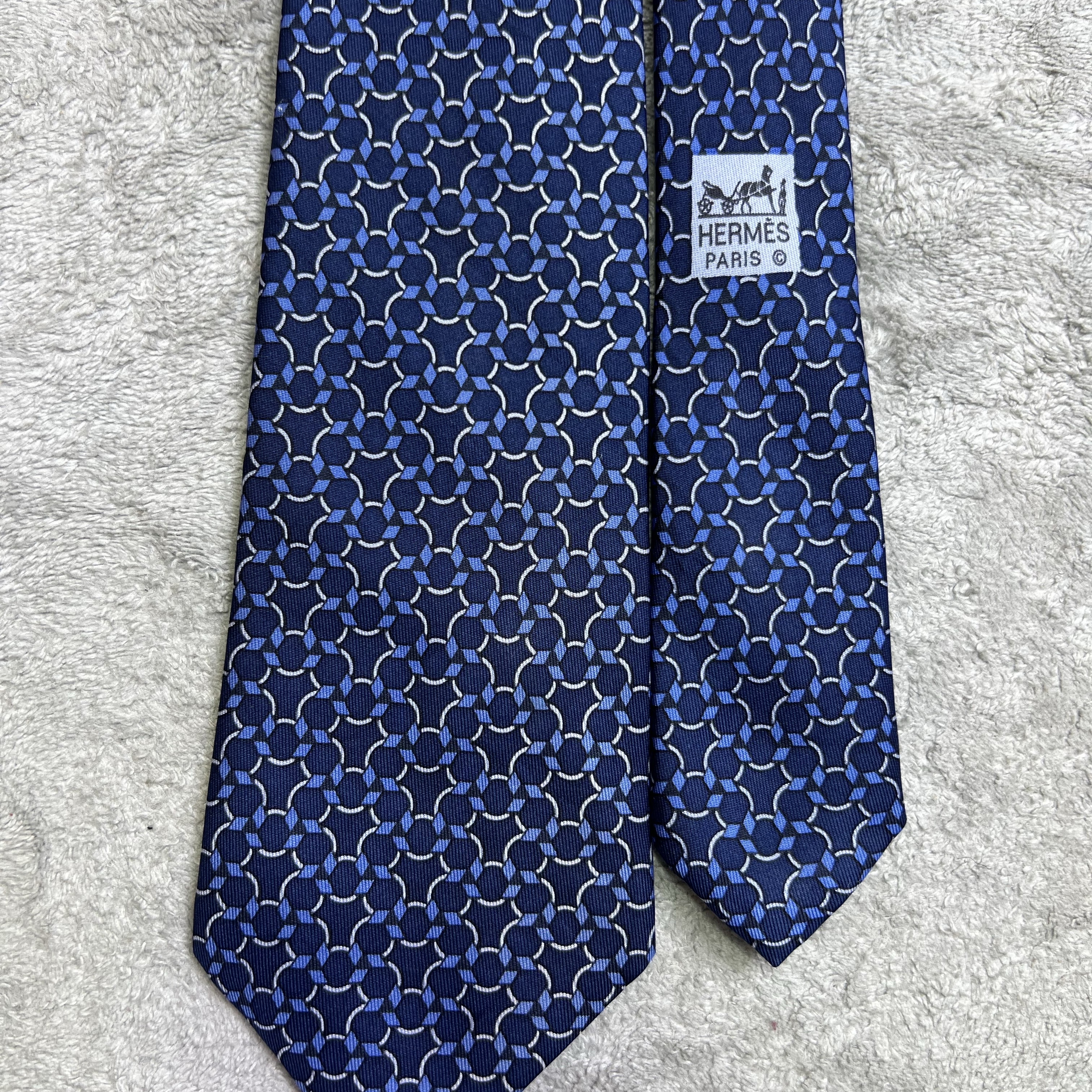 Hermès Hermès Silk Chain Tie Navy Silk Good condition - Model View