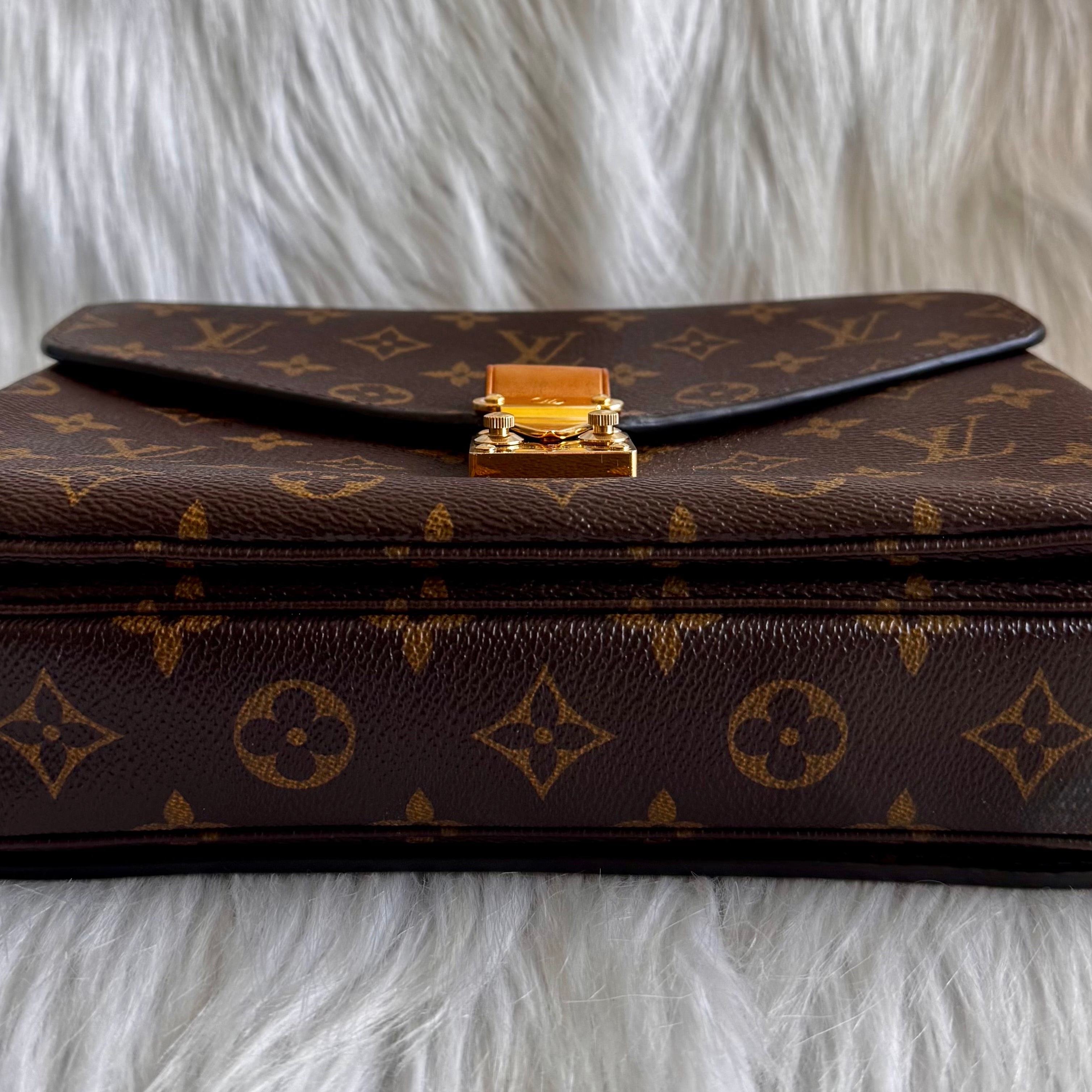 Louis Vuitton Monogram Pochette Metis Brown Leather Very good condition - Inside View