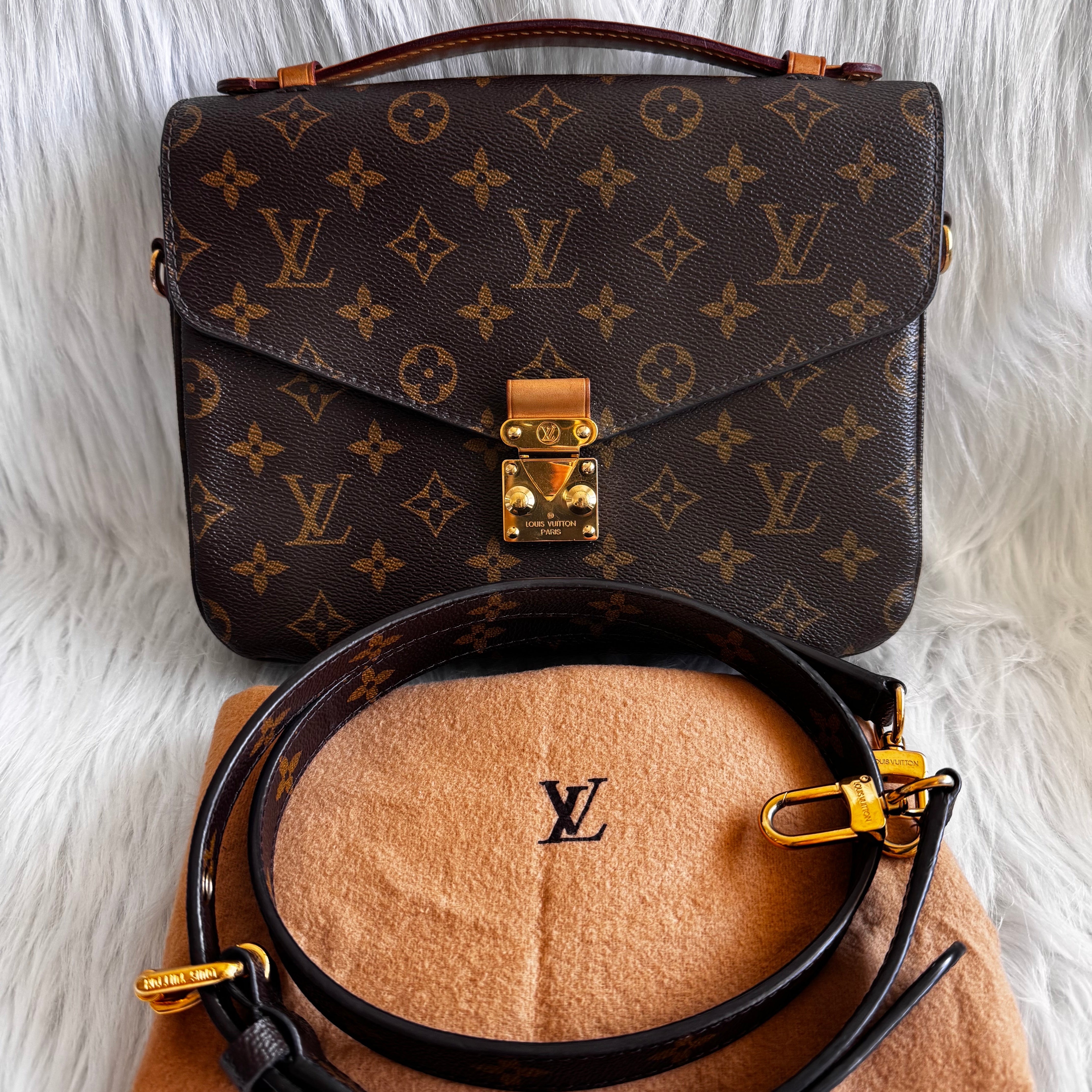 Louis Vuitton Monogram Pochette Metis Brown Leather Very good condition - Box View