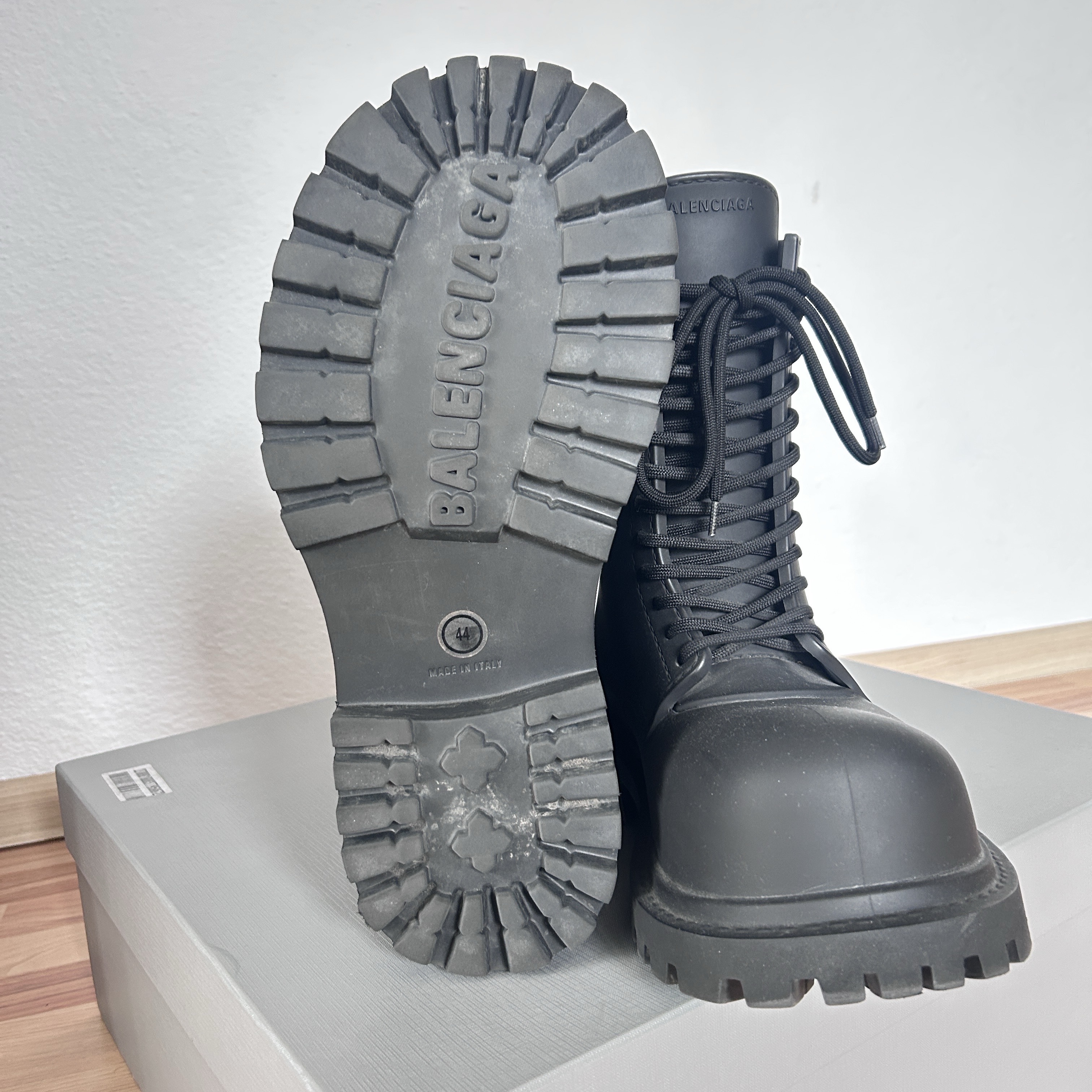 Balenciaga Balenciaga Steroid Boots Black Rubber Good condition - Model View