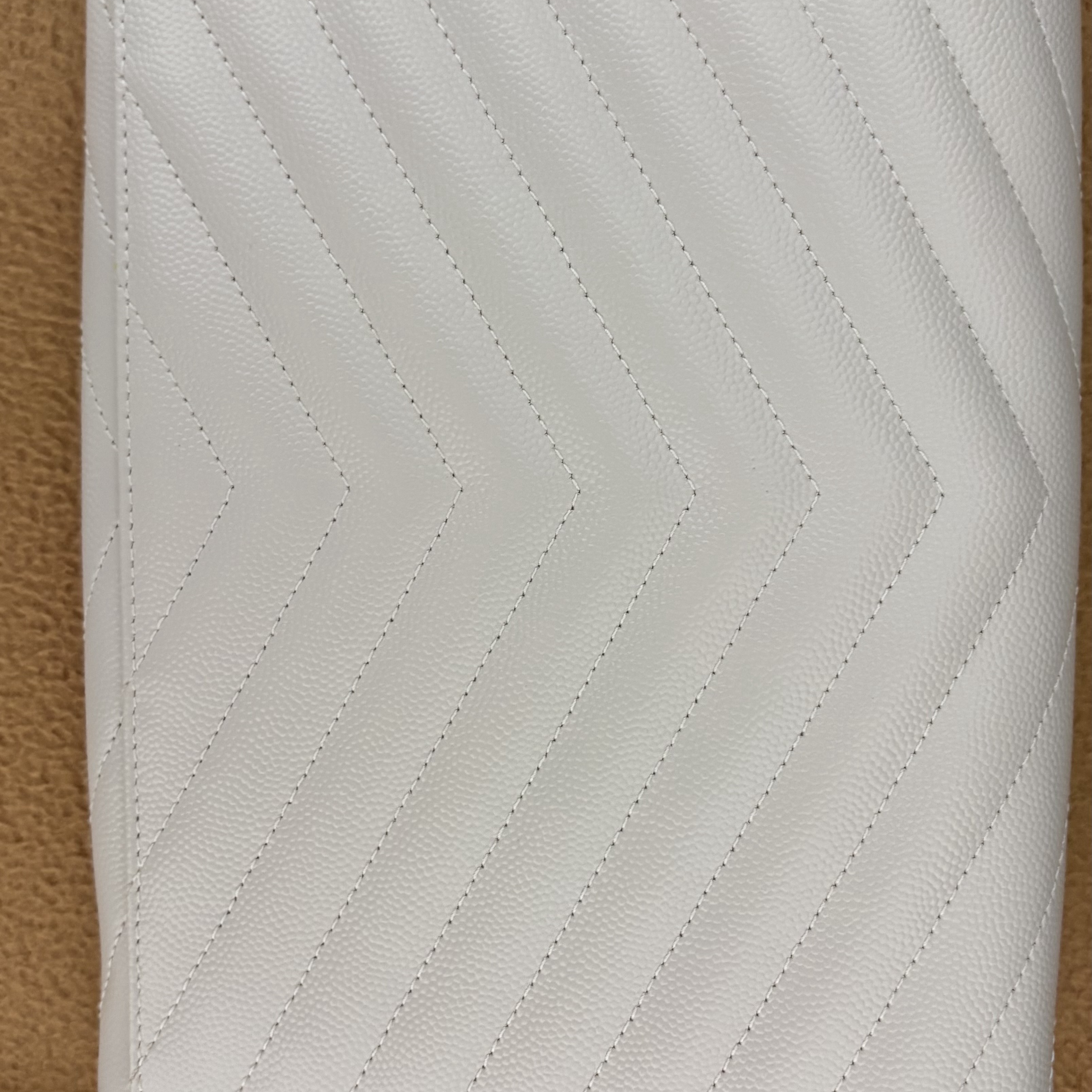 Saint Laurent Cassandre Matelassé Flap Pouch White Leather Very good condition - Back View