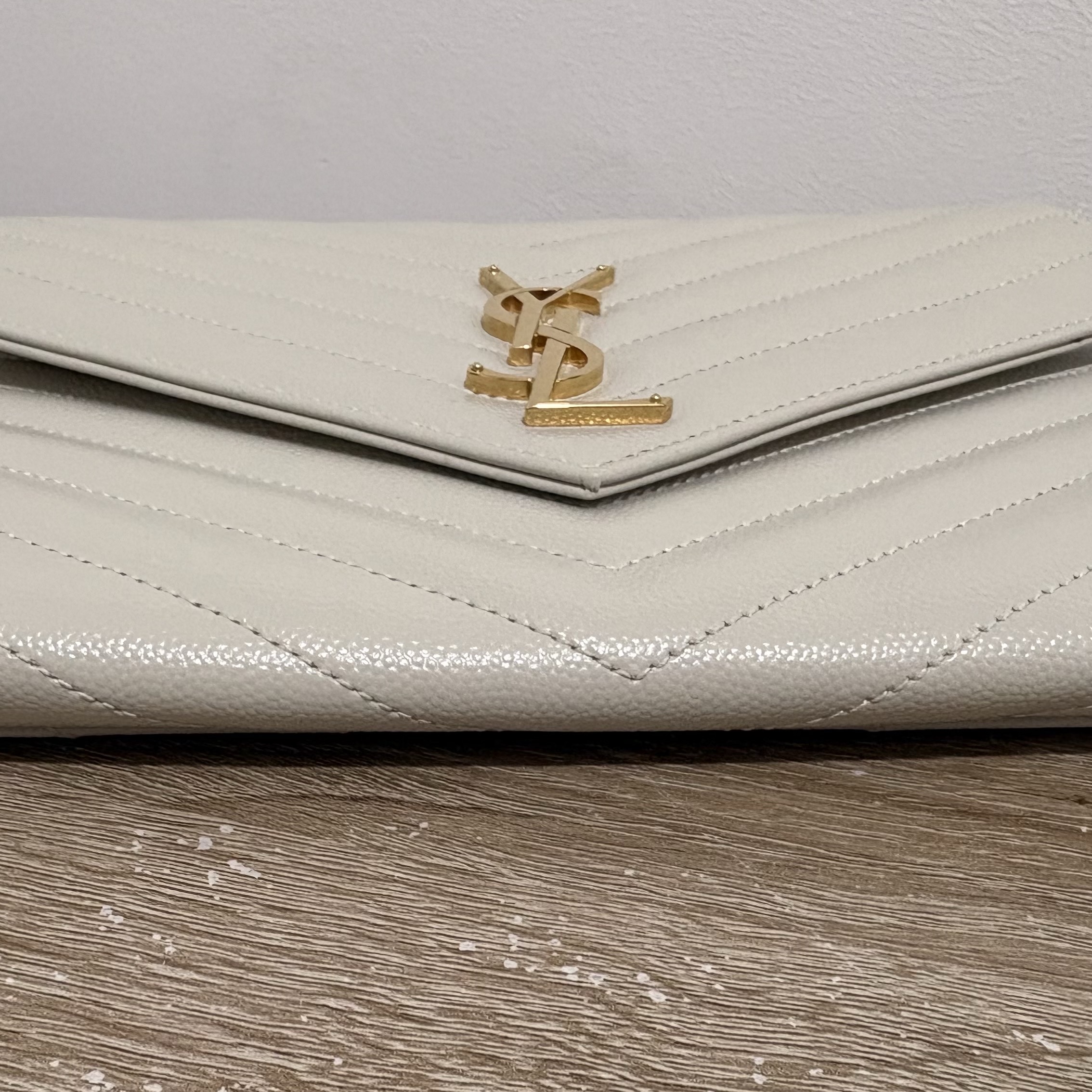 Saint Laurent Cassandre Matelassé Flap Pouch White Leather Very good condition - Inside View