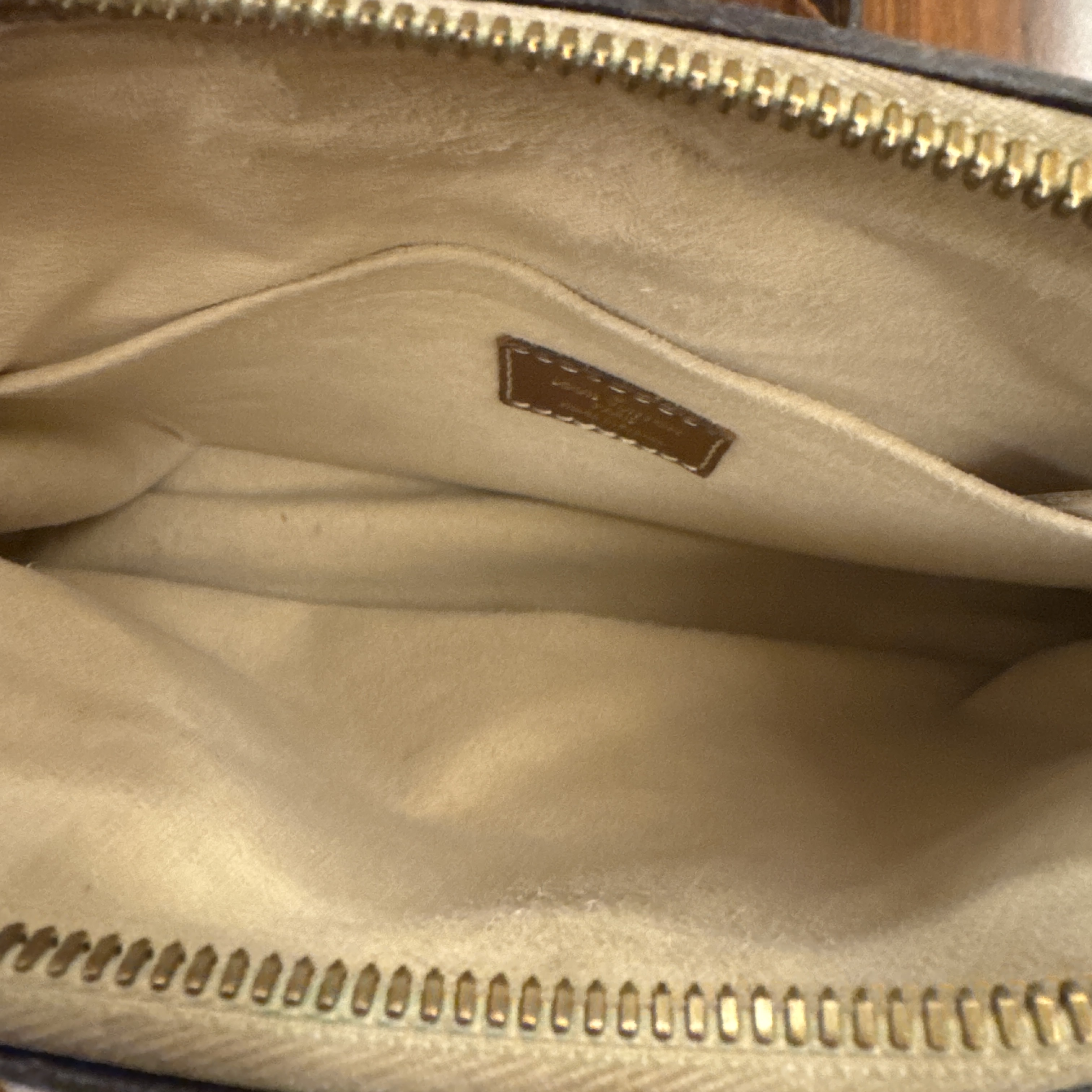 Louis Vuitton Pallas BB Brown Leather Good condition - Model View