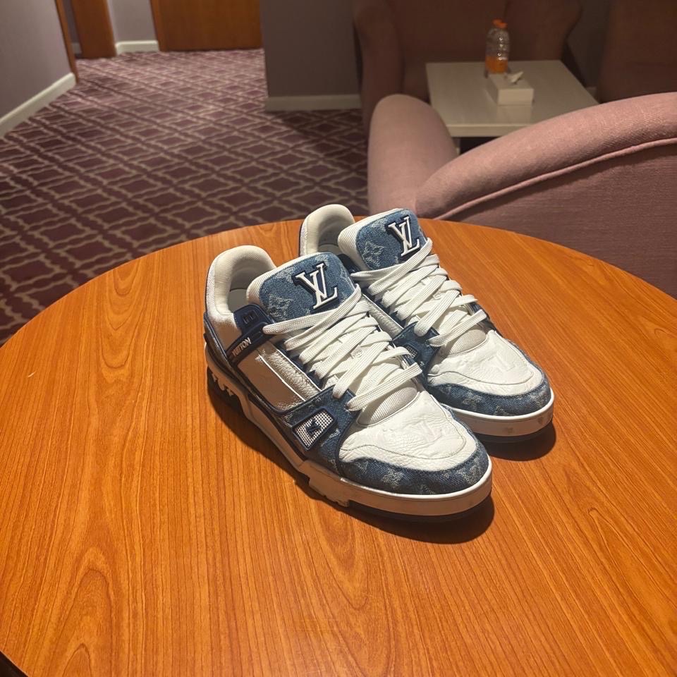 Louis Vuitton Louis Vuitton Sneakers Blue Leather Very good condition - Inside View
