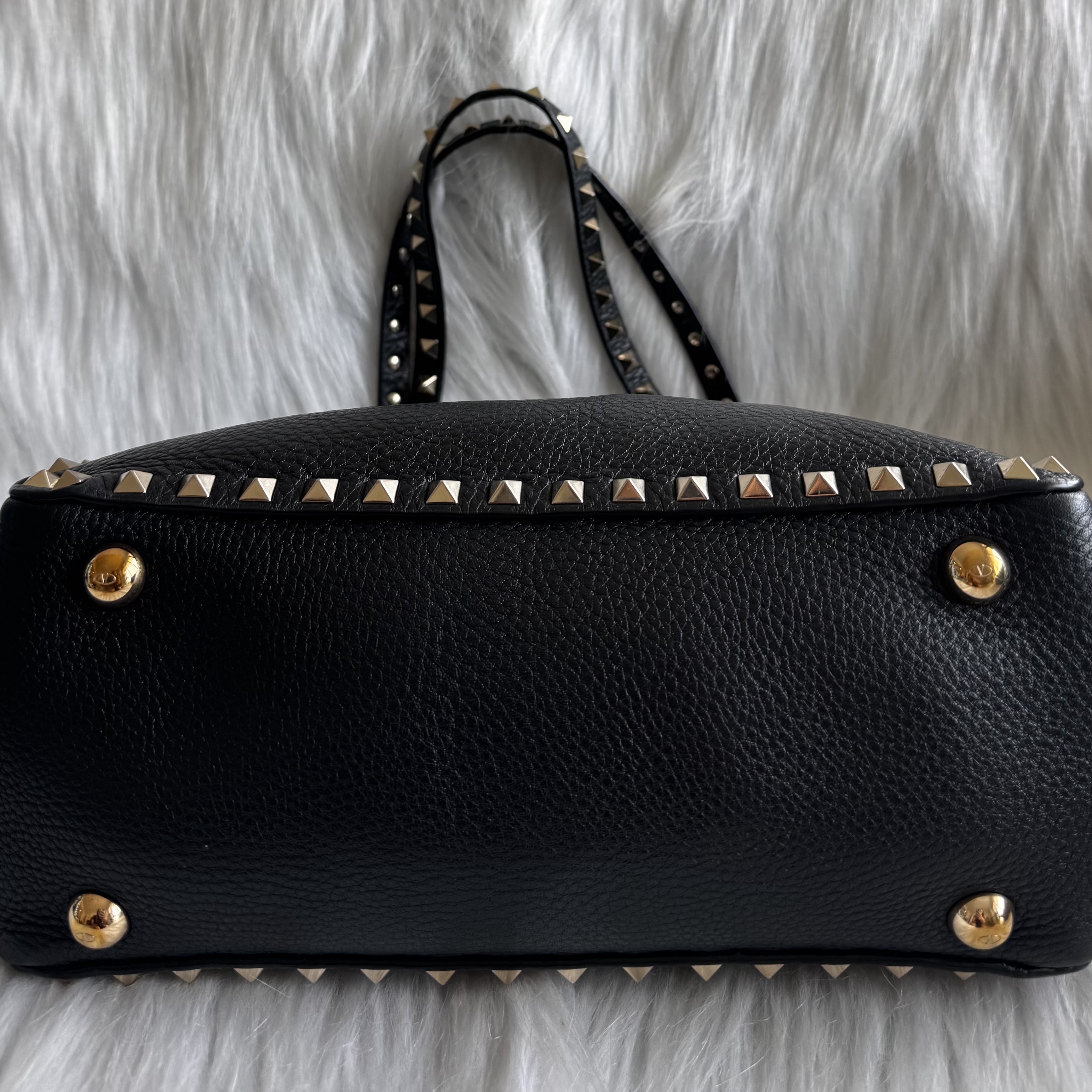 Valentino Garavani Rockstud Leather Tote Black Leather Very good condition - Inside View