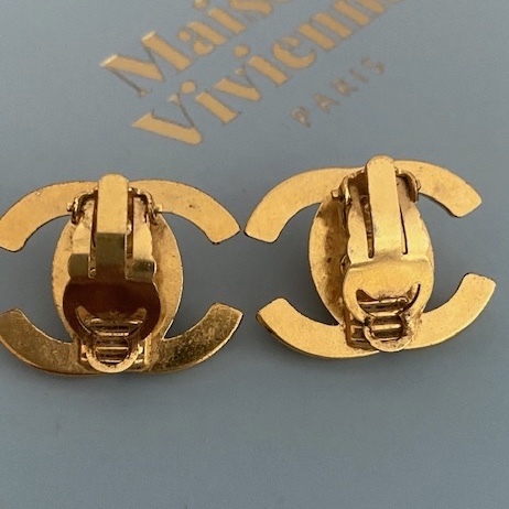 Chanel CC Turnlock CC Earrings Gold Gold Good condition - Inside View