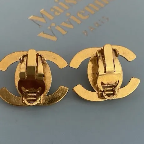 Chanel CC Turnlock CC Earrings Gold Gold Good - Inside View