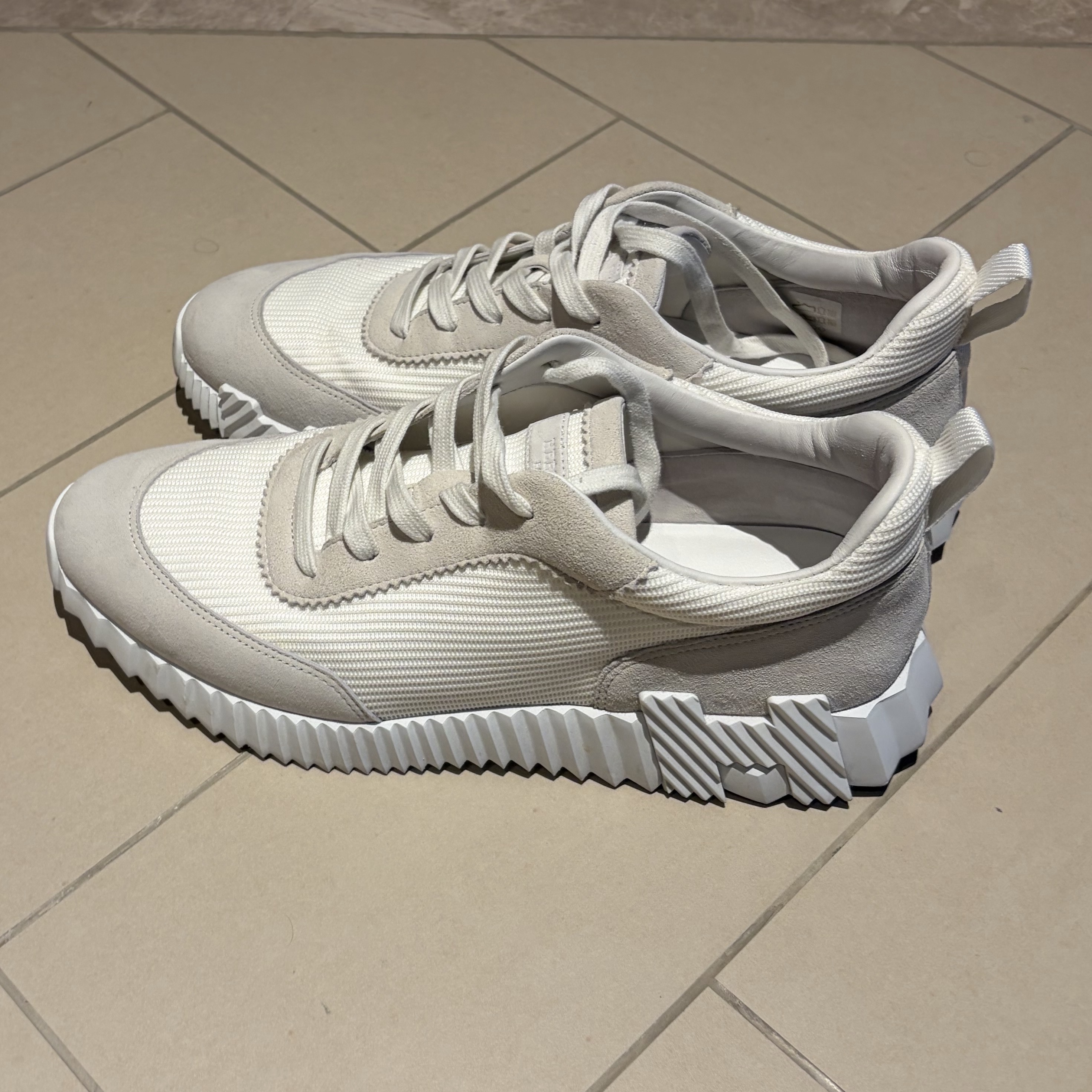 Hermès Bounce Sneakers 41 EU Grey Suede Very good condition - Box View