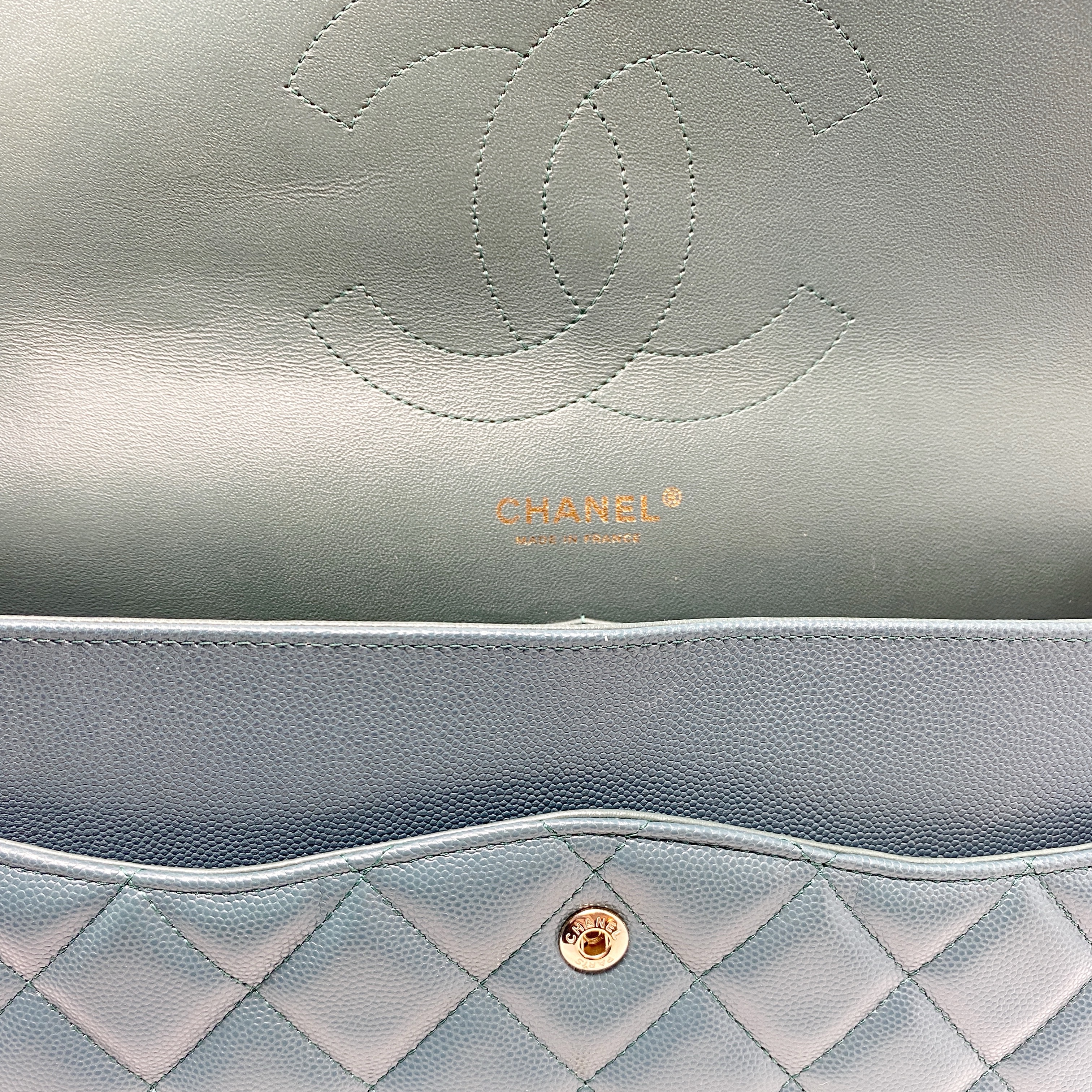 Chanel Double Flap Bag Green Leather Good condition - Box View