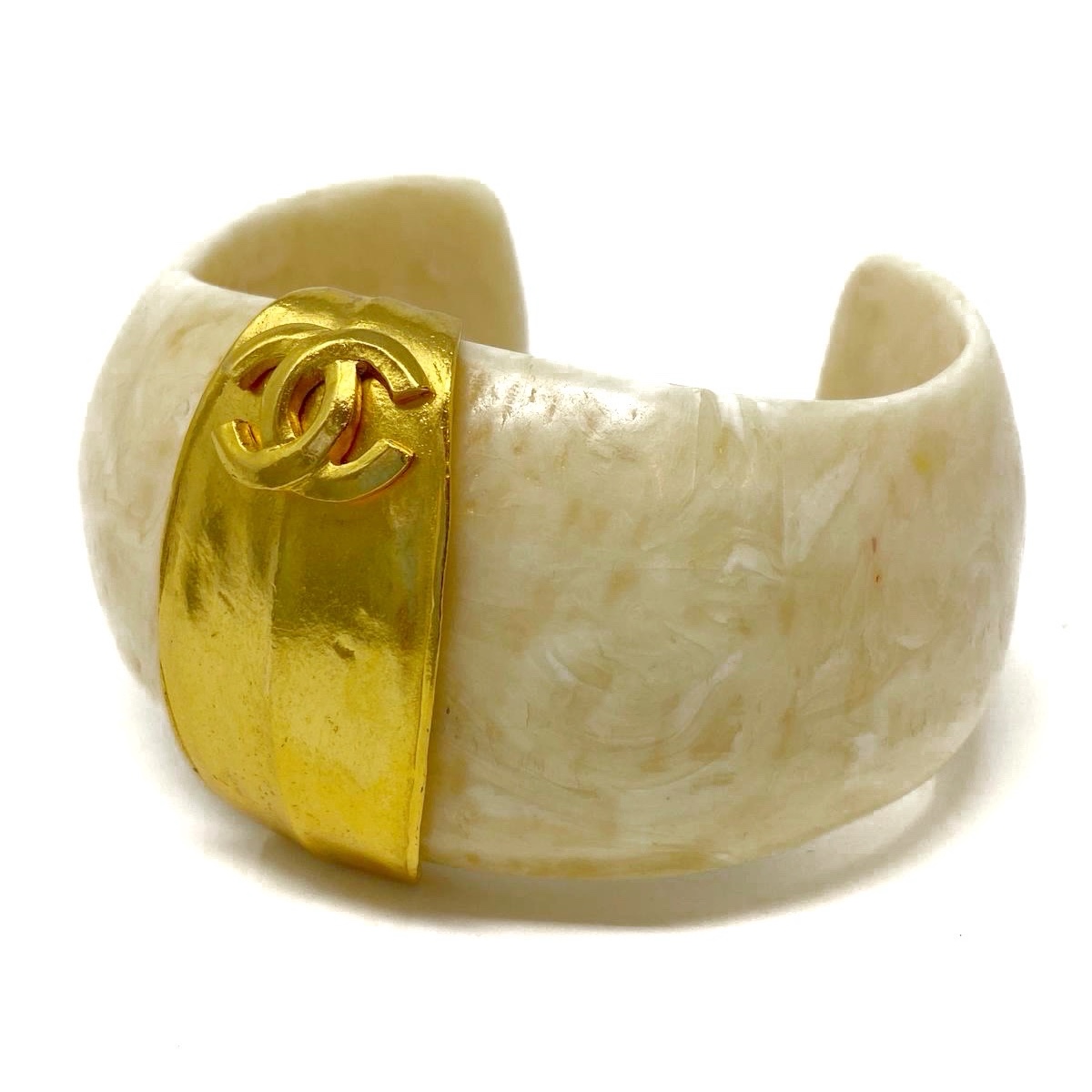 Chanel Cuff Bracelet (1996) White Good condition - Box View