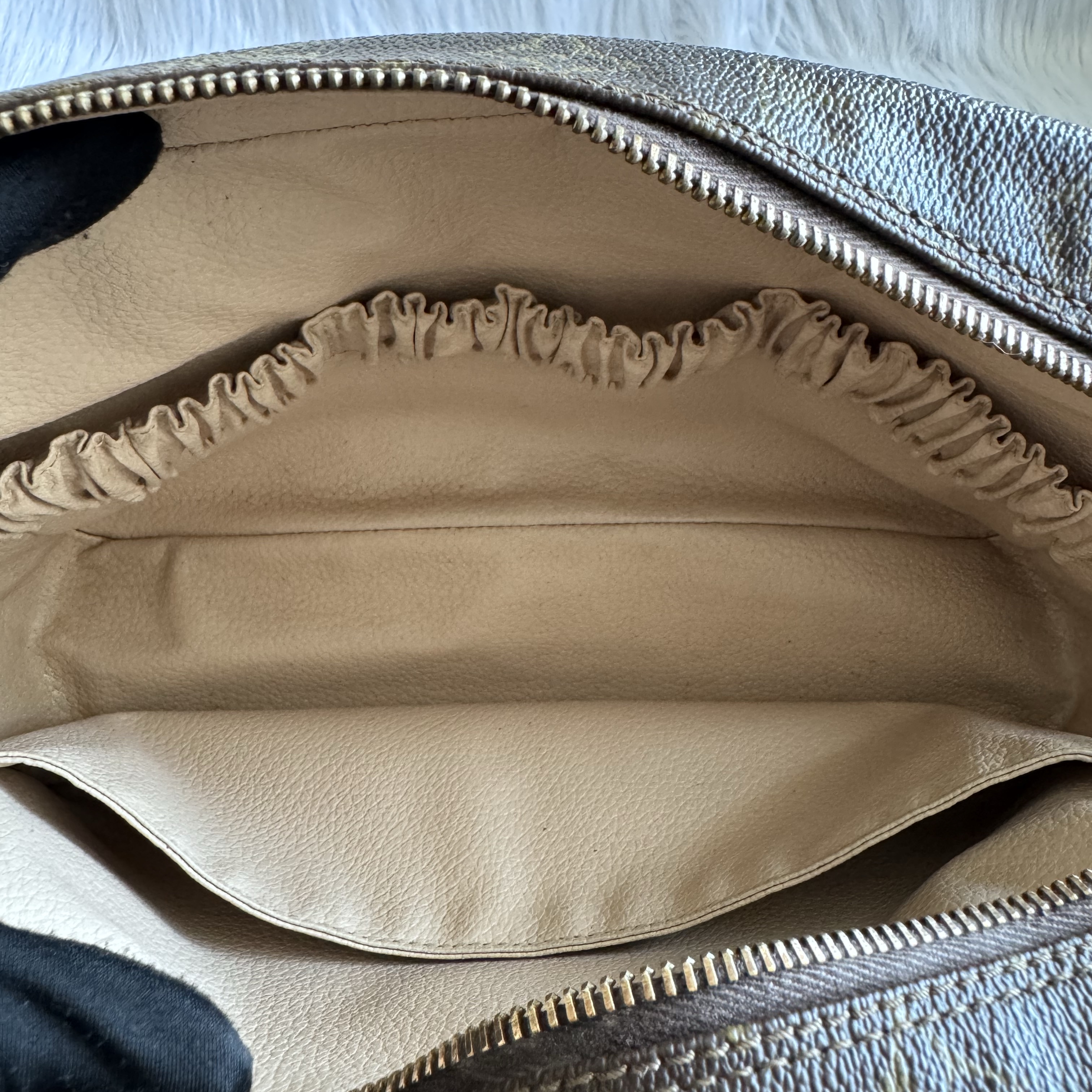 Louis Vuitton Monogram Trousse Toilet 28 Brown Canvas Very good condition - Model View