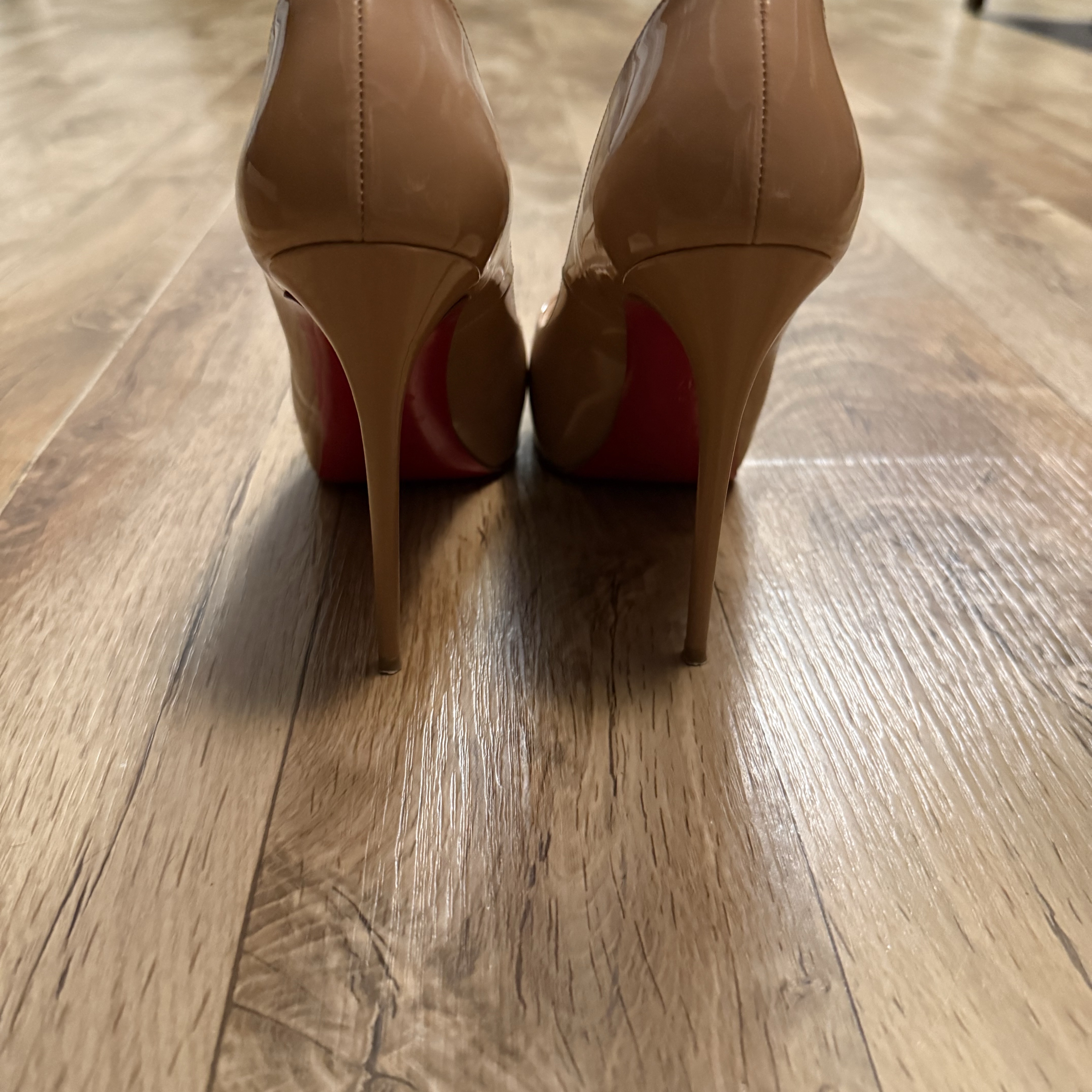Christian Louboutin Heels Beige Leather Very good condition - Back View