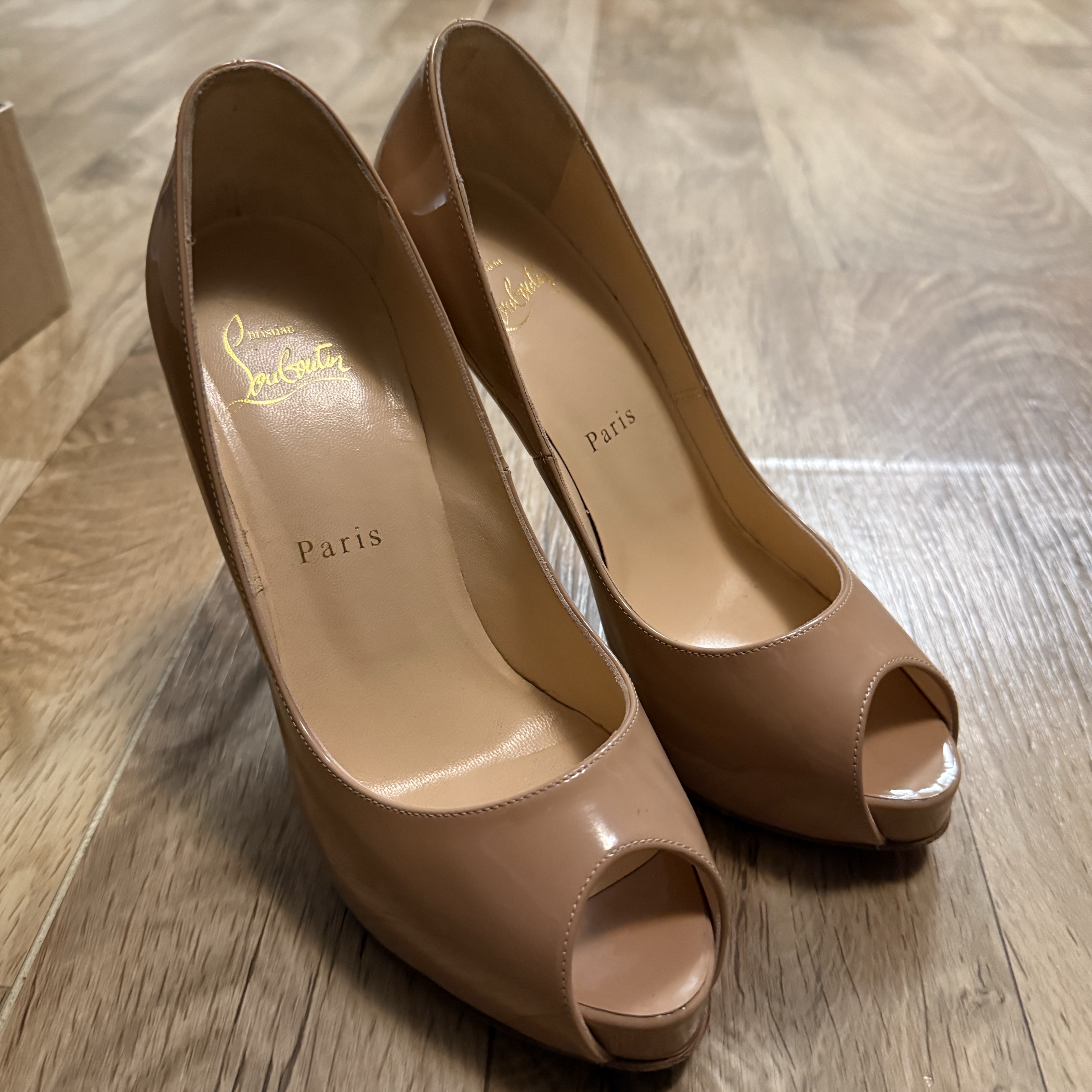 Christian Louboutin Heels Beige Leather Very good condition - Inside View