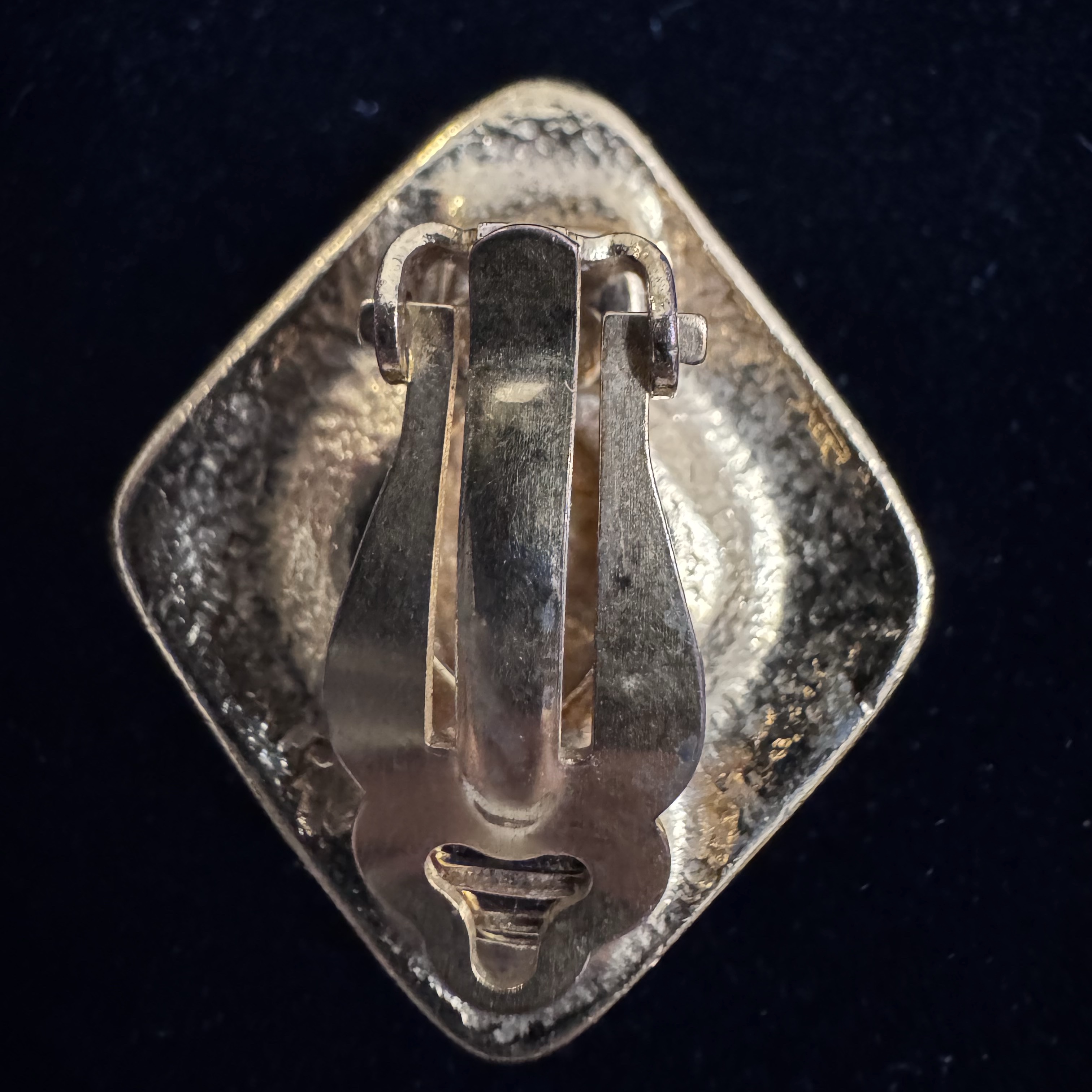 Chanel Coco Mark Clip On Gold Very good condition - Model View