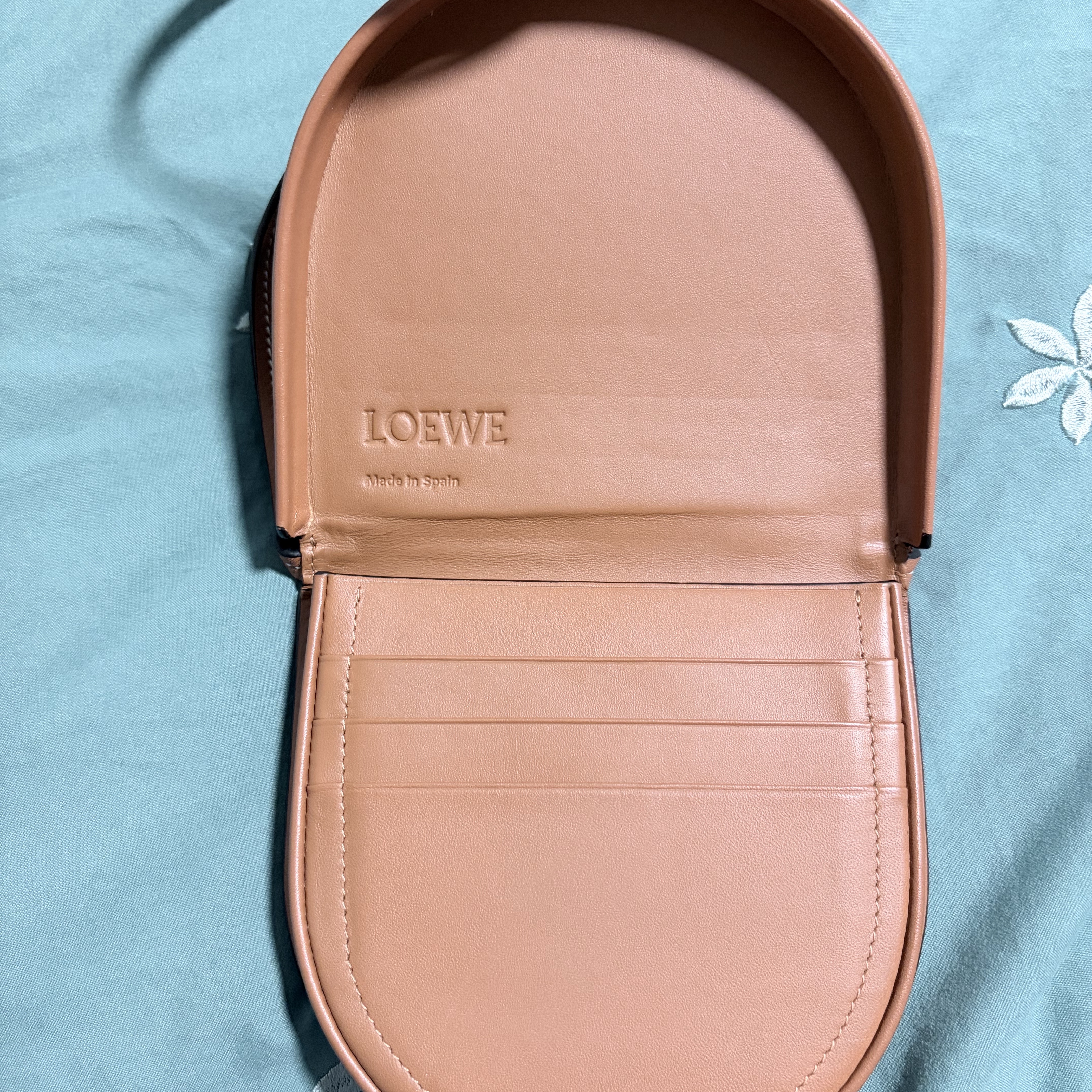 Loewe Crossbody Wallet Bag Brown Leather Never worn - Model View