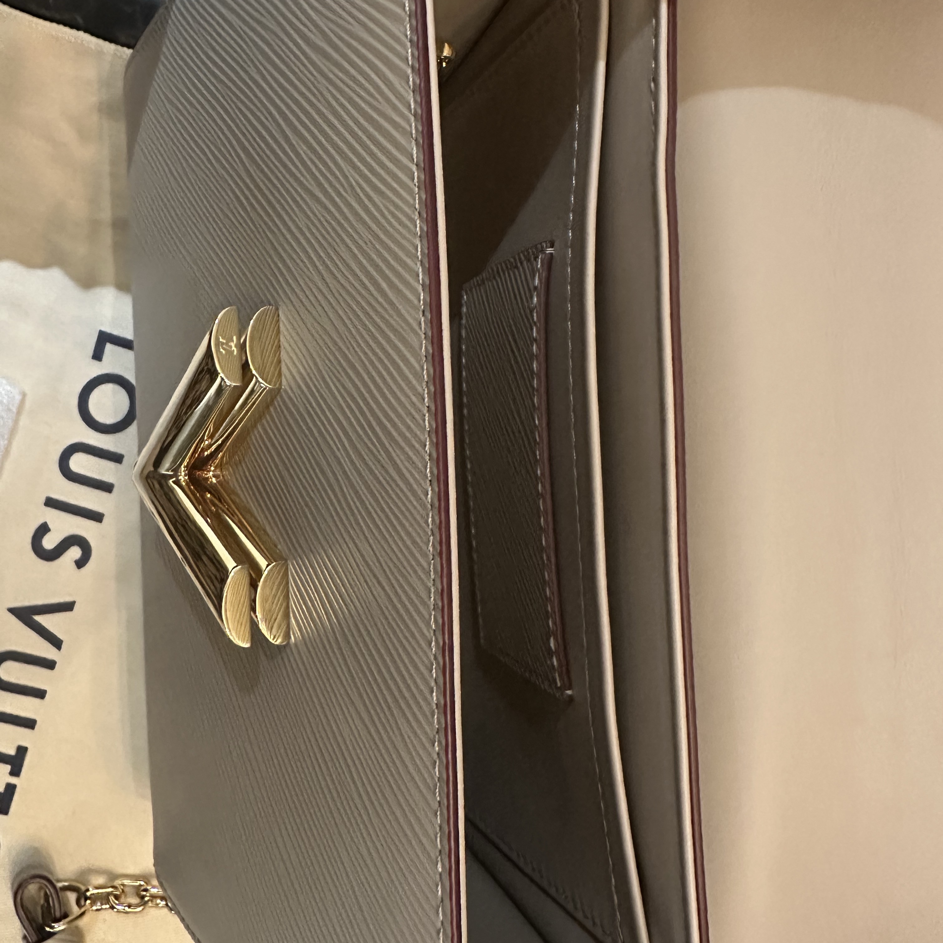 Louis Vuitton LV Twist MM Beige Leather Never worn - Box View