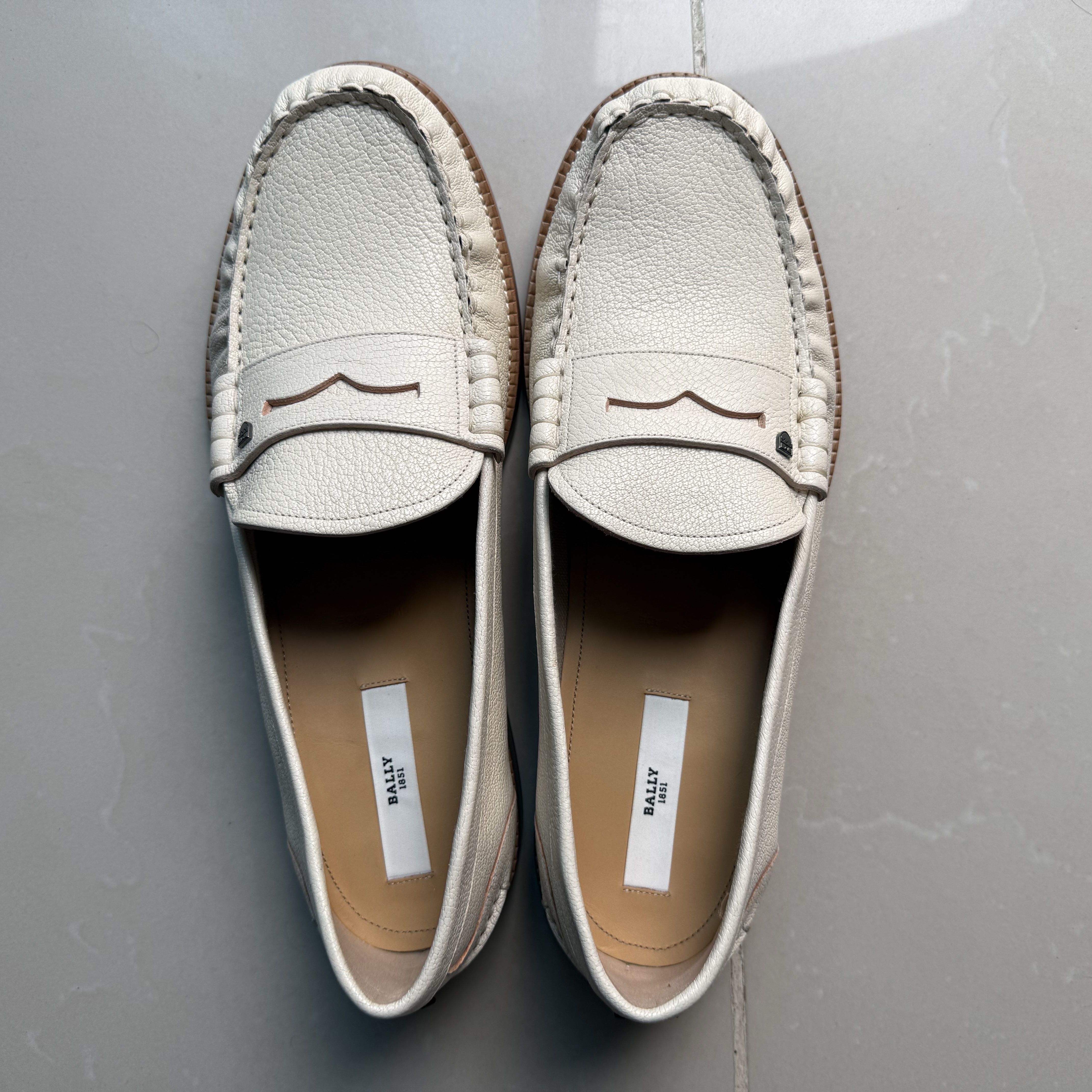 Bally Bally Loafers Ecru Leather Never worn, with tag - Inside View