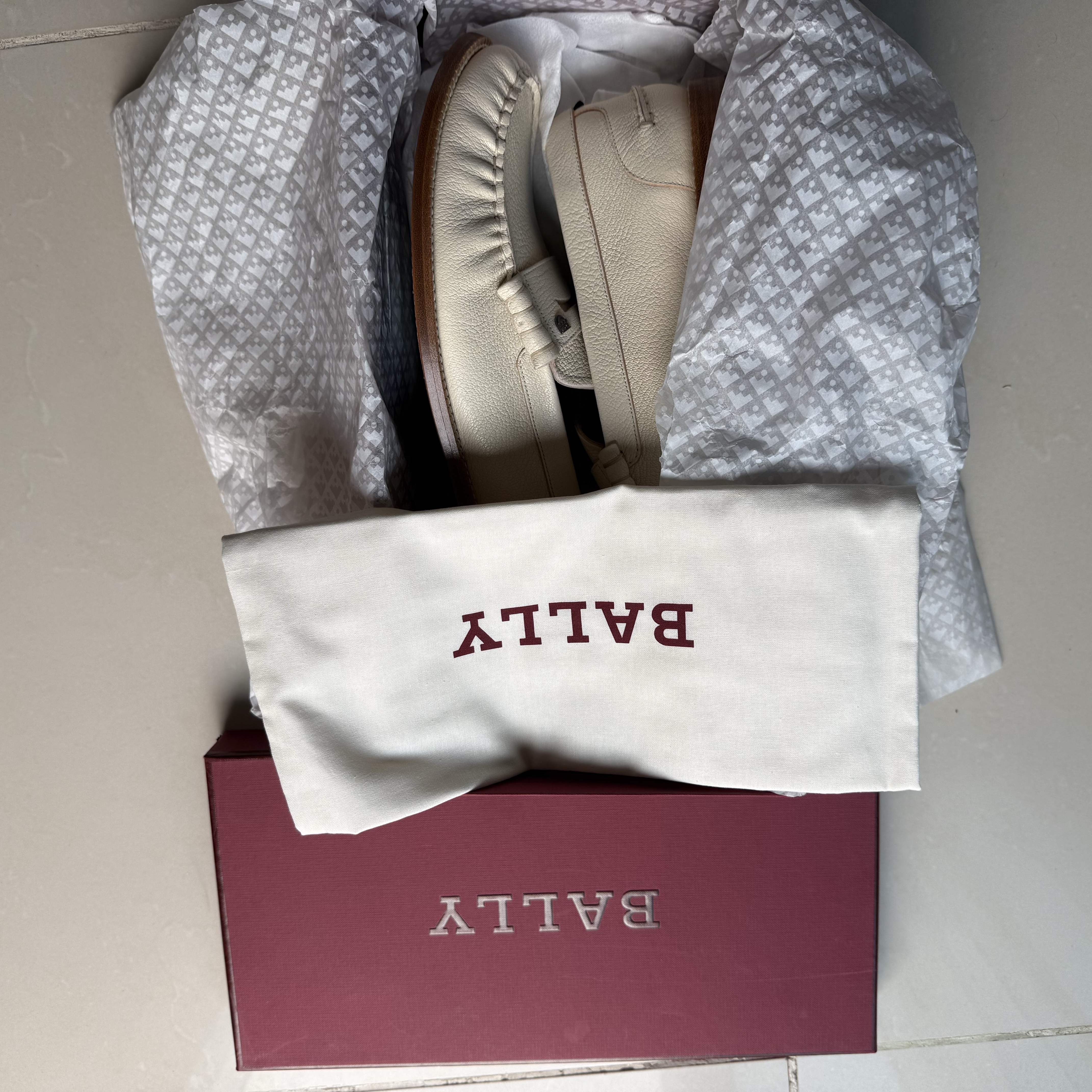 Bally Bally Loafers Ecru Leather Never worn, with tag - Box View