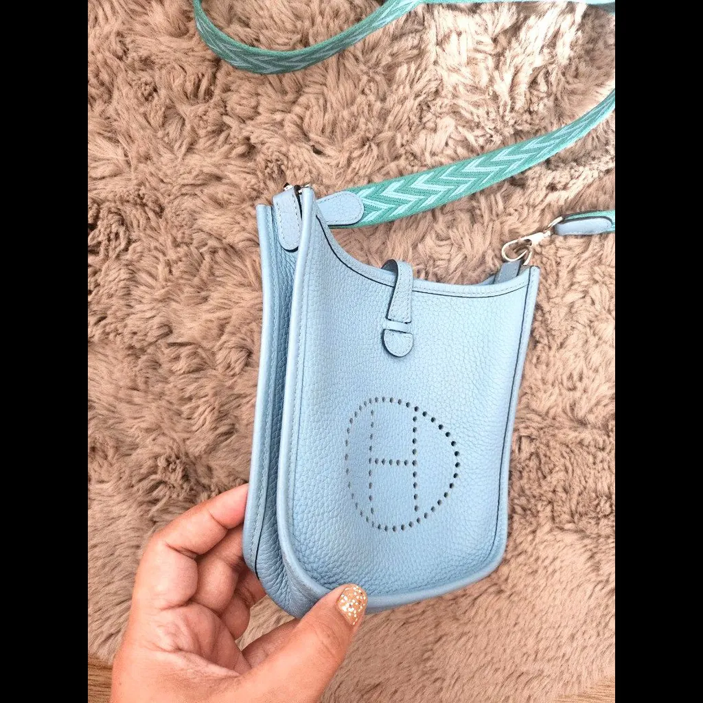 Hermès Clemence TPM Evelyn Amazone Silver Leather Good - Model View