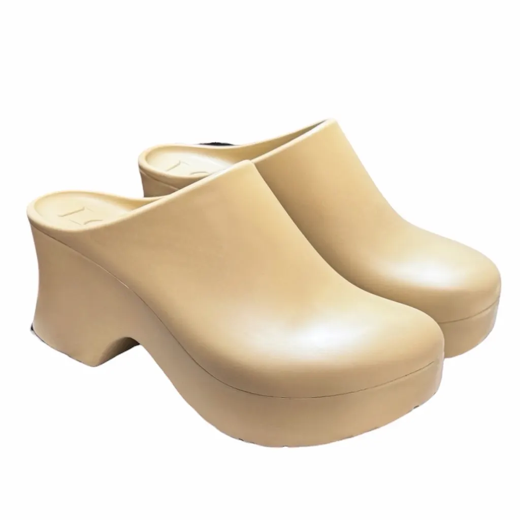 Loewe Loewe Terra Foam Clog Beige Rubber Never worn, with tag - Model View