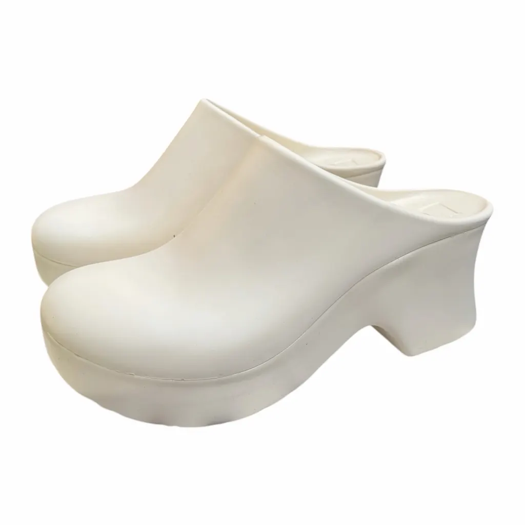 Loewe Loewe Terra Foam White Rubber Never worn, with tag - Model View