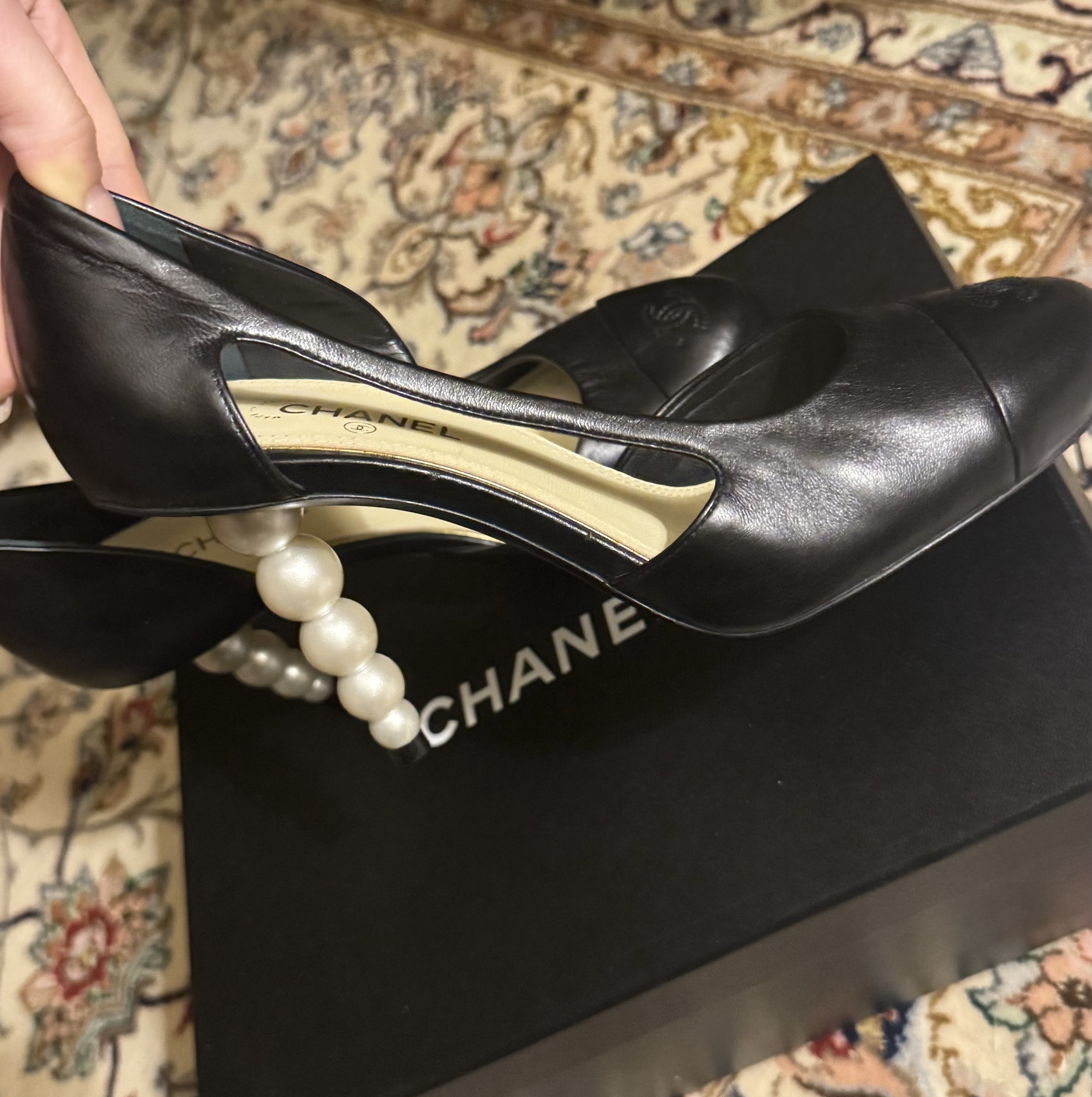 CHANEL ブラックレザー パール装飾 ハイヒール 37.5 Chanel Pearl Heels Black Black EU 37 Leather | Pre-Owned Dub