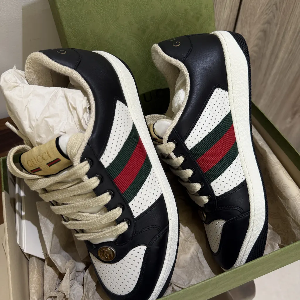 Gucci sneakers Black Never worn - Box View