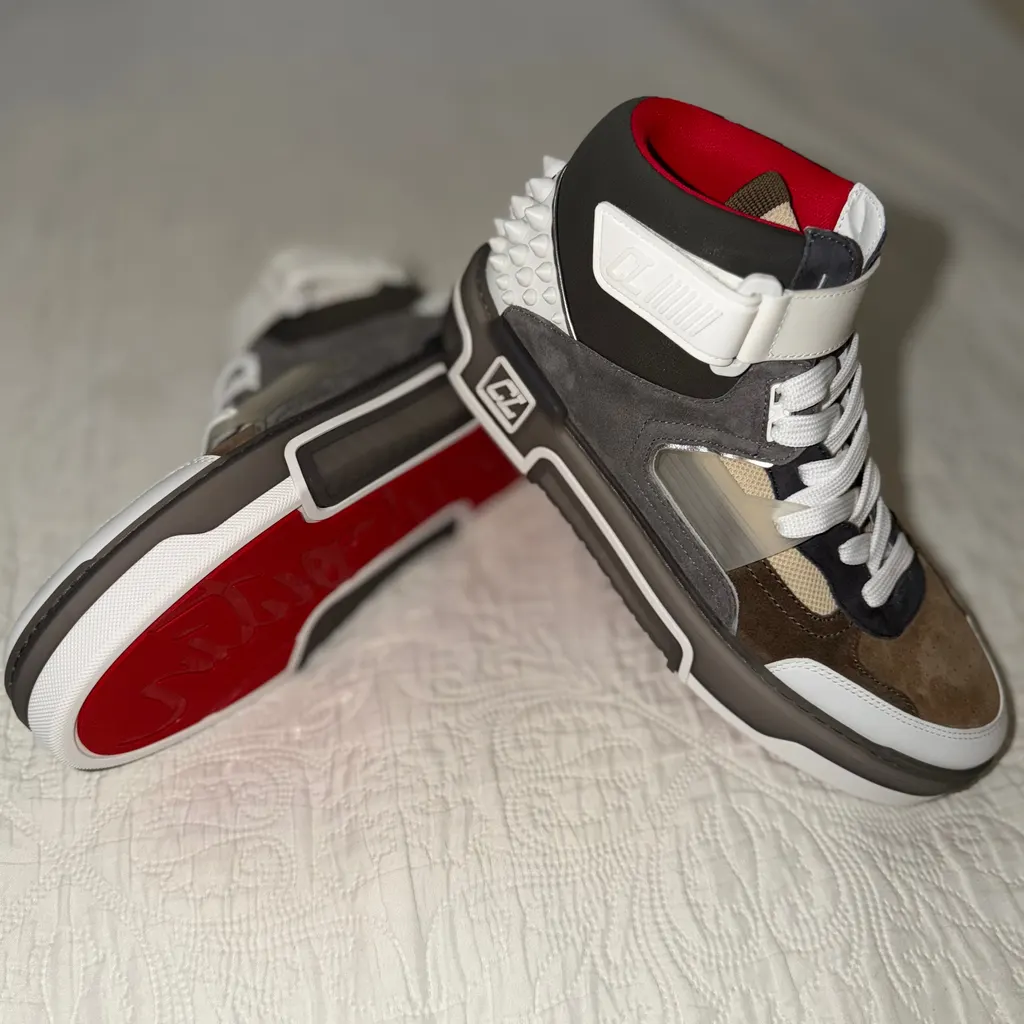 Christian Louboutin ASTROLOUBI MID FLAT Grey Never worn - Box View