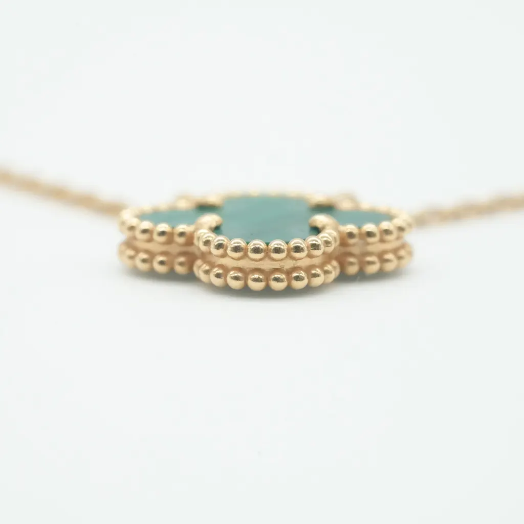 Van Cleef & Arpels Vintage Alhambra Pendant Malachite Gold Gold Very good - Box View