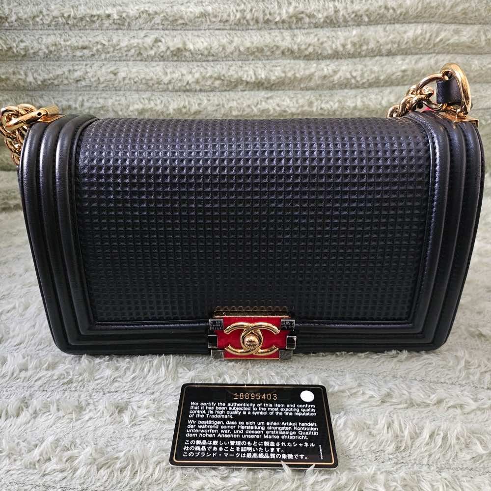 Chanel Boy - Image 11