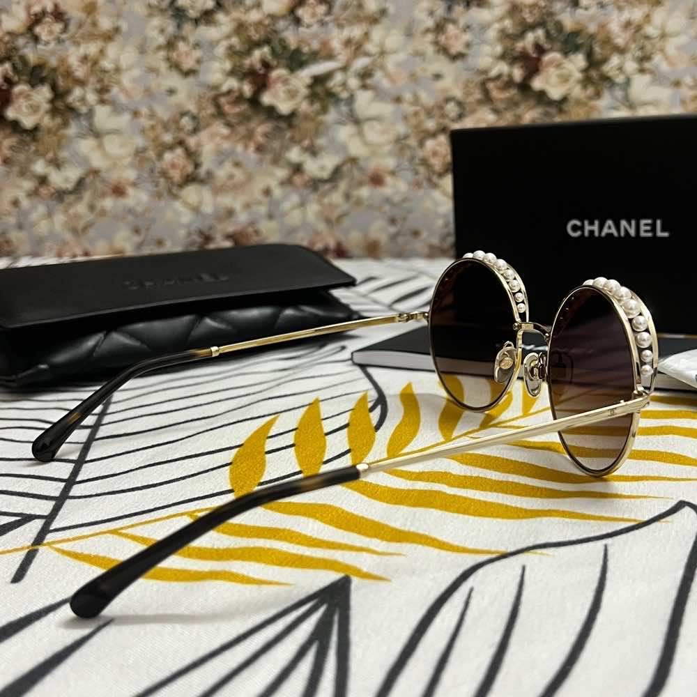 Chanel Pearl Round Sunglasses - Image 12