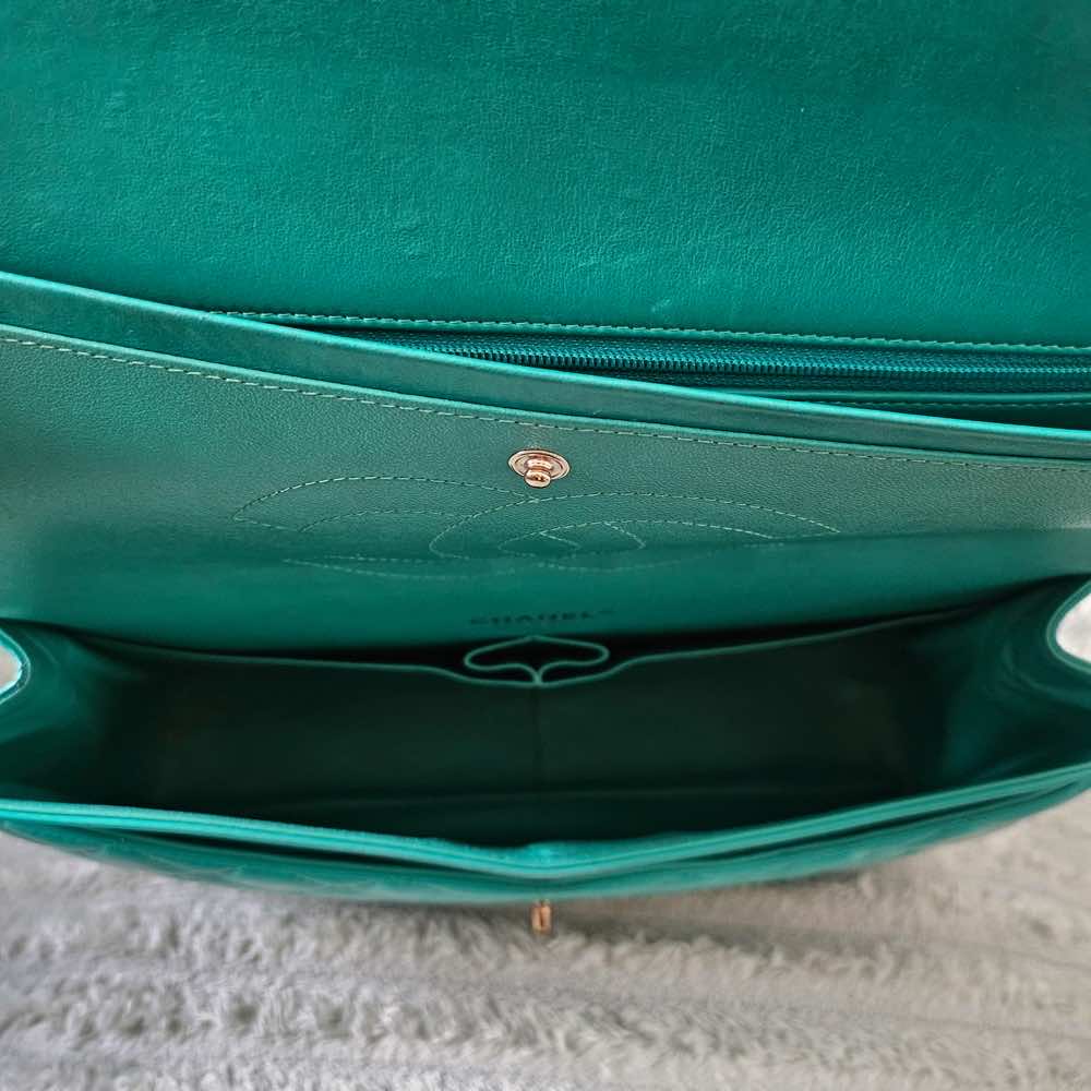 Chanel Maxi Flap Green Leather Gold Good - Box View