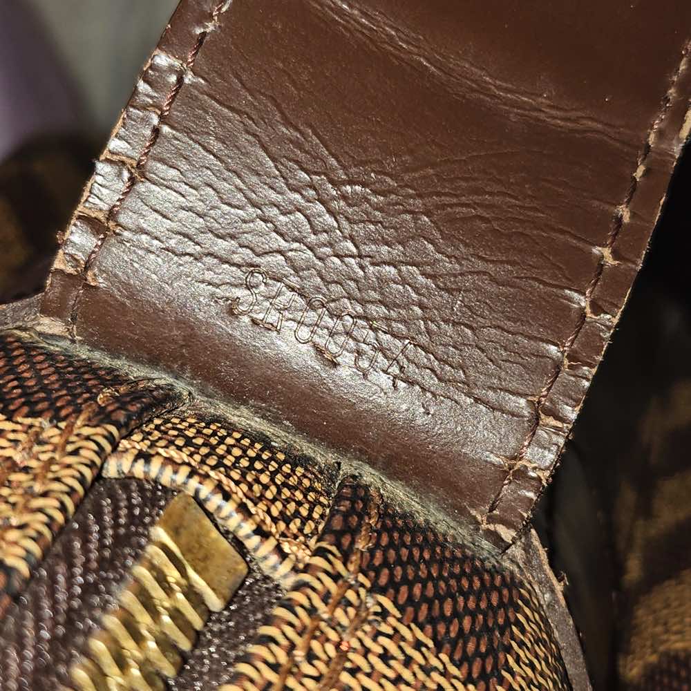 Louis Vuitton Naviglio Messenger - Image 10