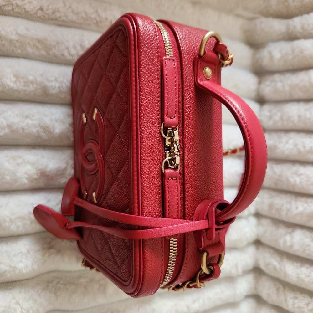 Chanel Filigree Vanity Case Red Leather Gold Very good - Box View