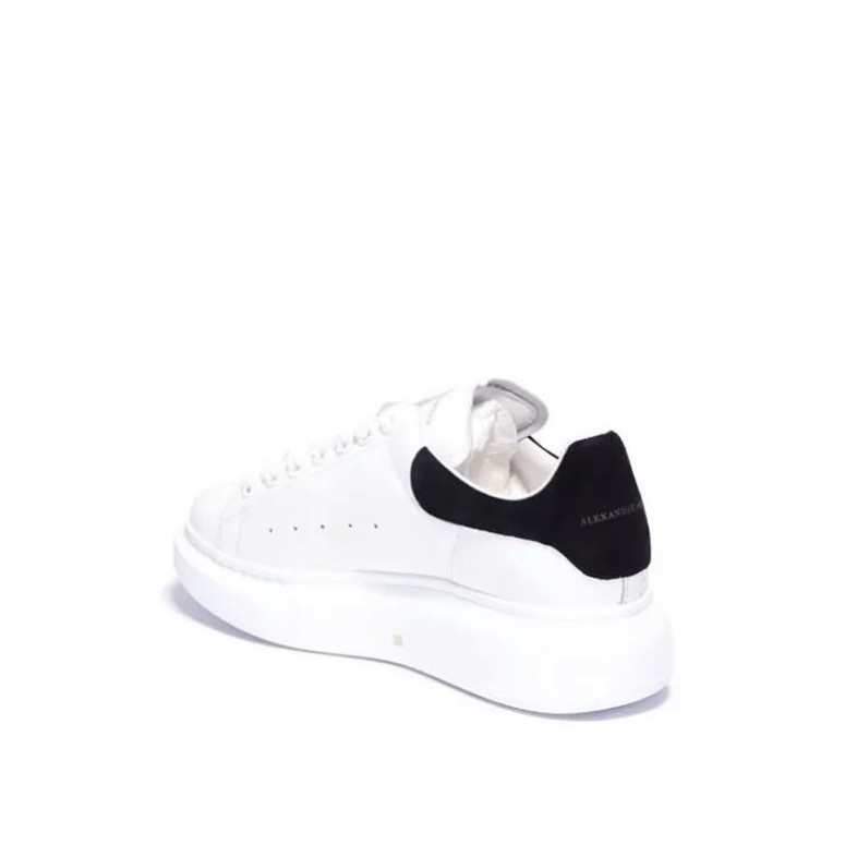 Alexander McQueen Oversized Sneaker White Leather Very good - Model View