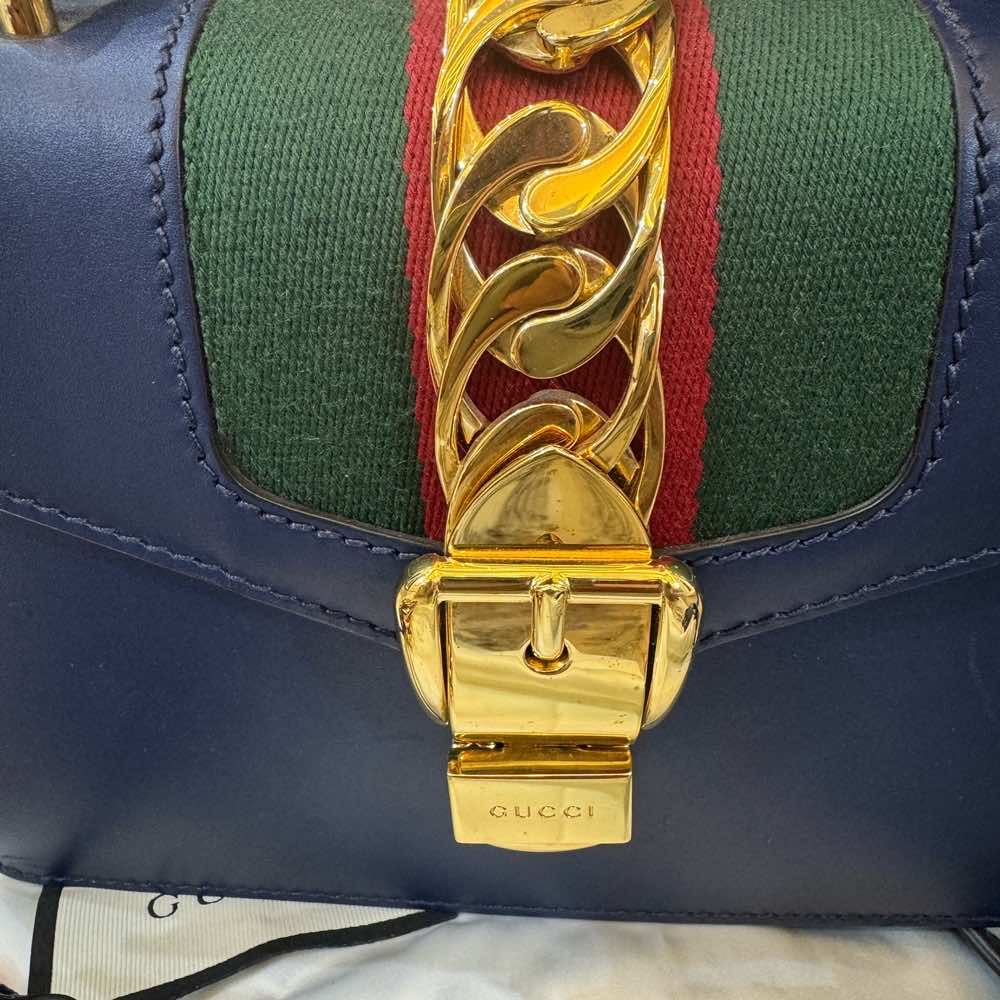 Gucci Sylvie - Side view