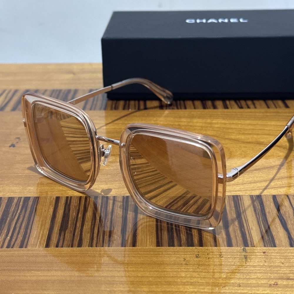 Chanel Square Silver Stainless steel Plastic Very good - Box View