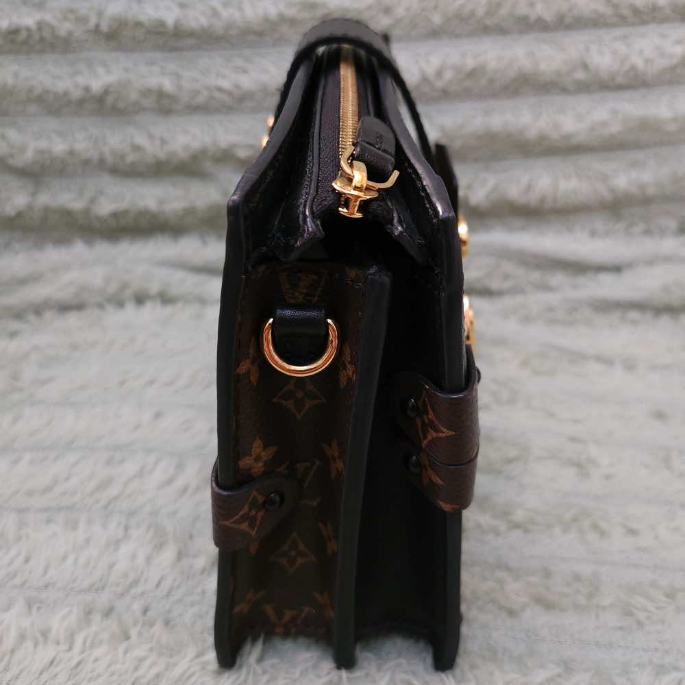 Louis Vuitton Trunk - Side view