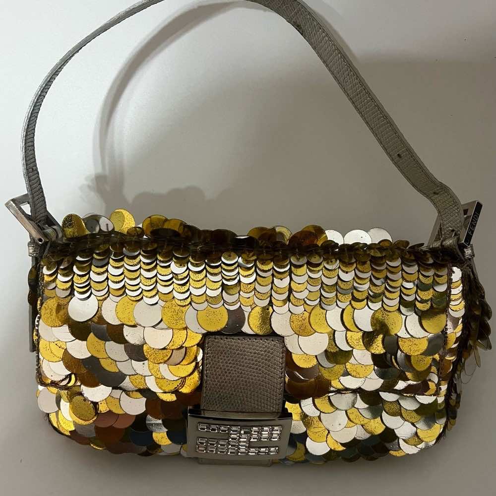 Fendi Baguette - Side view
