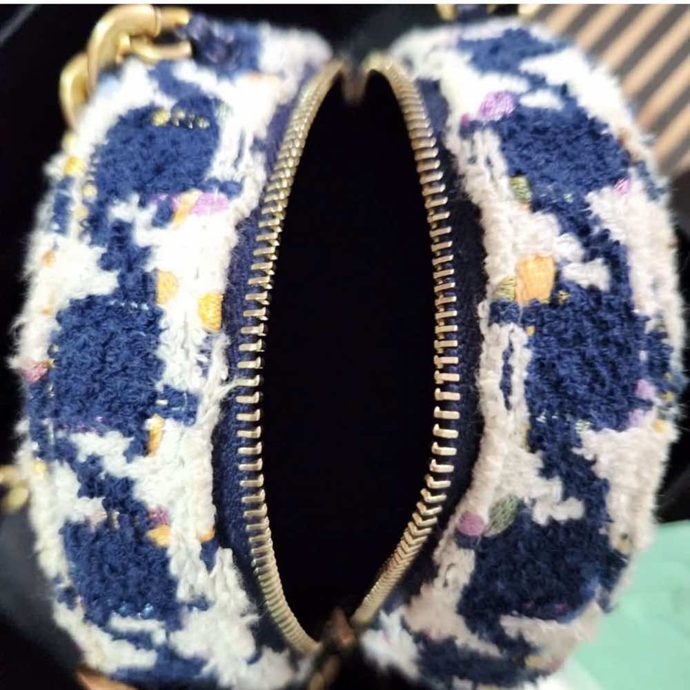 Chanel Tweed 19 Round Bag - Detail 1
