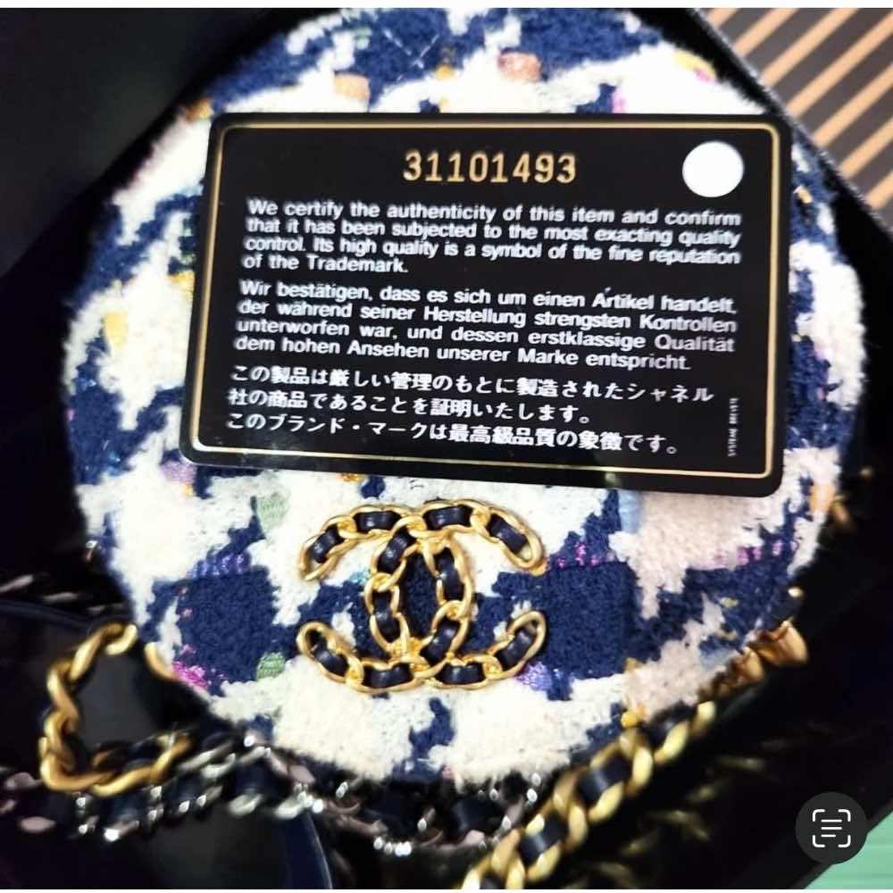 Chanel Tweed 19 Round Bag - Detail 2
