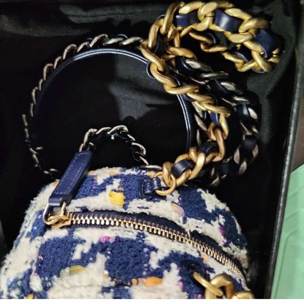 Chanel Tweed 19 Round Bag - Image 10