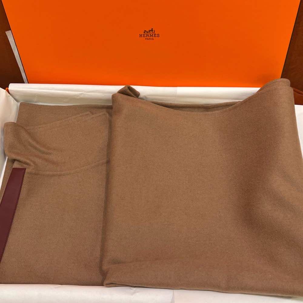 Hermès Trompe l'Oeil Stole - Image 11