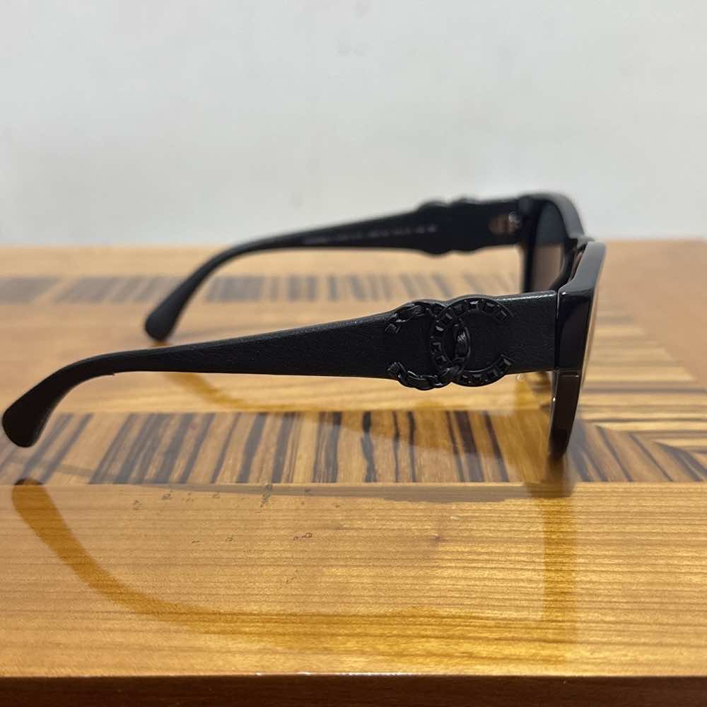 Chanel 5455Q C888/s4 Black Plastic Very good - Inside View