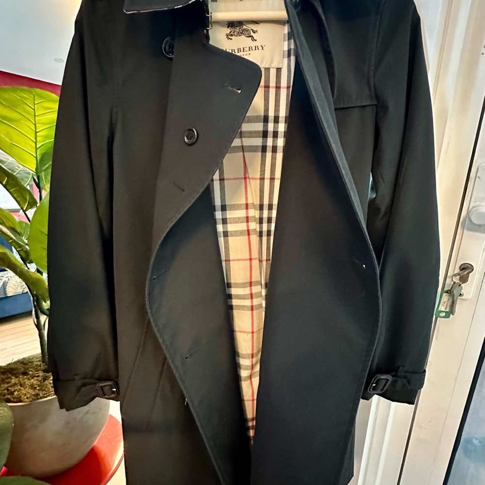 Burberry Kensington Heritage Trench Coat - Side view