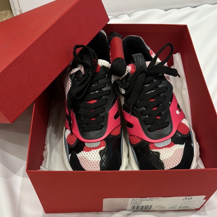 Valentino Garavani Bounce - Side view